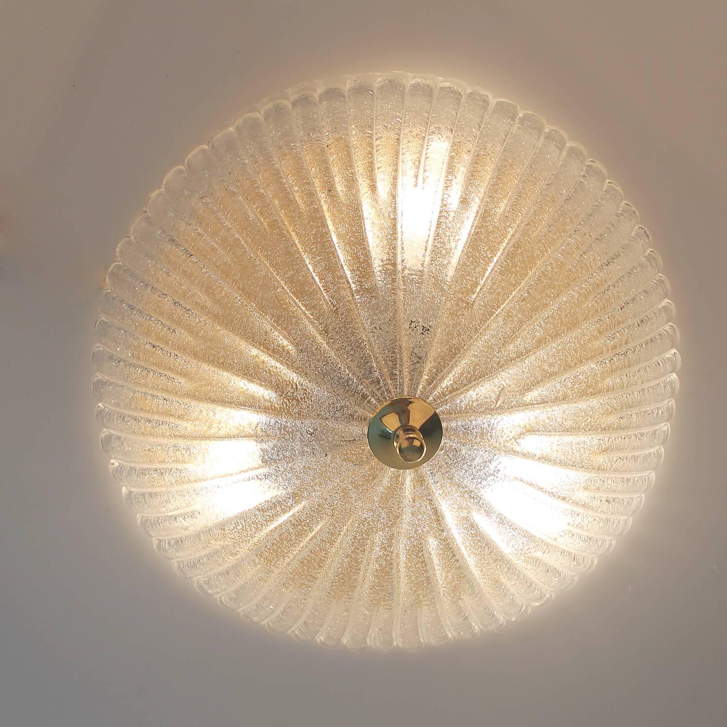 All our light´s electricals are professionally checked and tested for worldwide use
Midcentury glass flush mount light in the manner of Barovier e Toso, ribbed glass with brass finial, white enameled base.
Measure: 5.12 in. / 13 cm