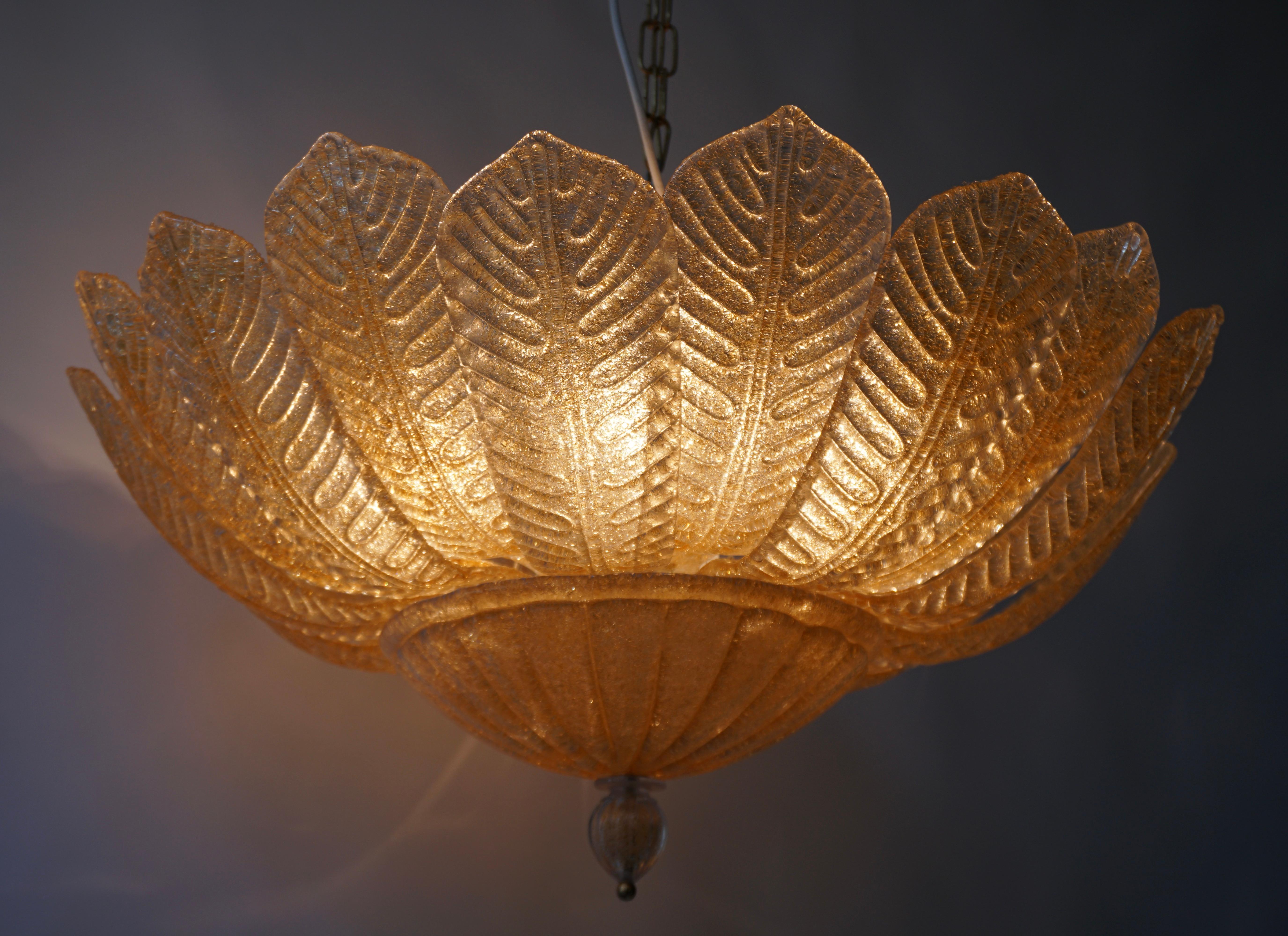 italien Barovier Toso Style Italian Gold Textured Murano Glass Flower Leaf Flushmount (anglais seulement) en vente