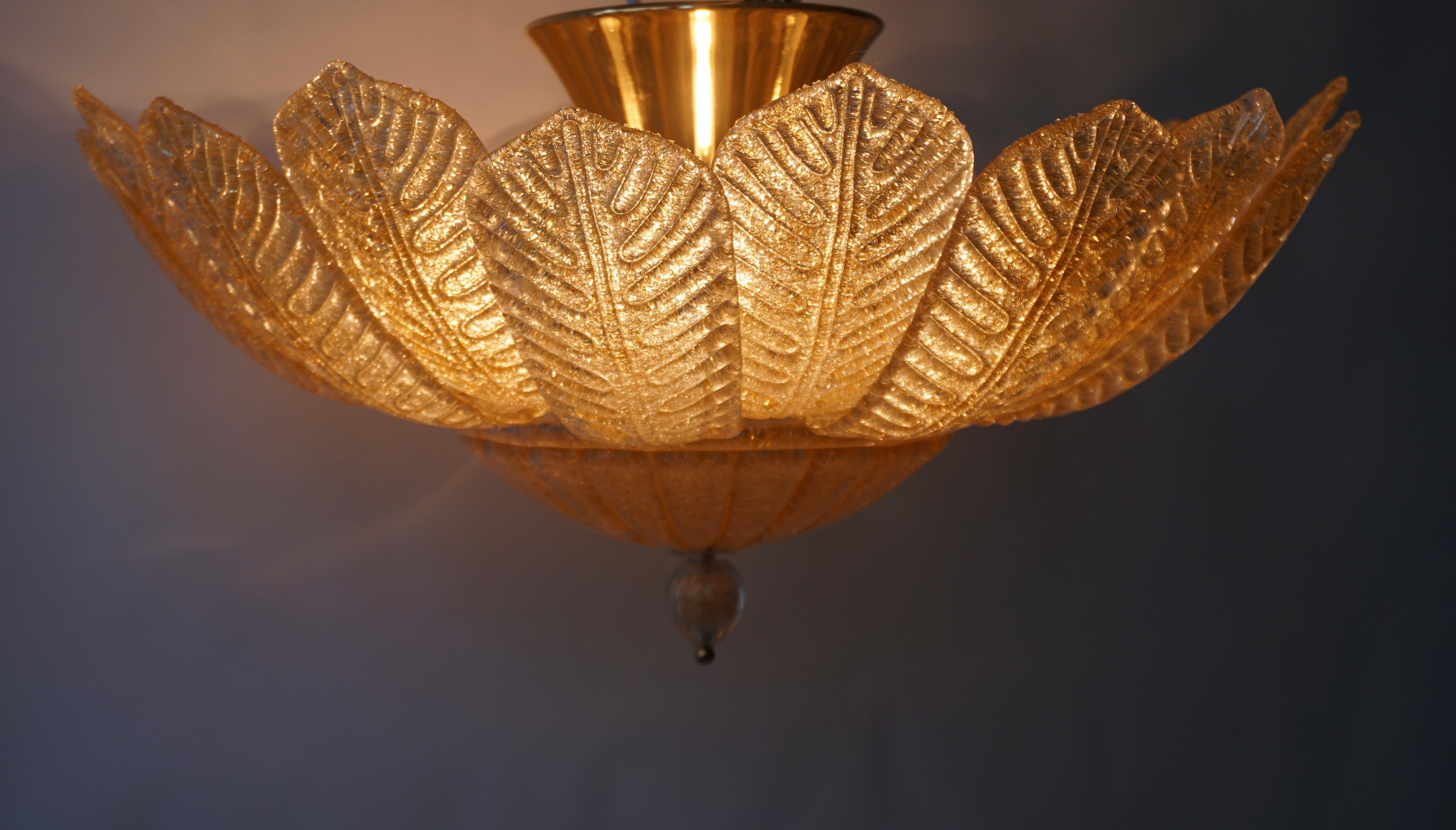 Fait main Barovier Toso Style Italian Gold Textured Murano Glass Flower Leaf Flushmount (anglais seulement) en vente