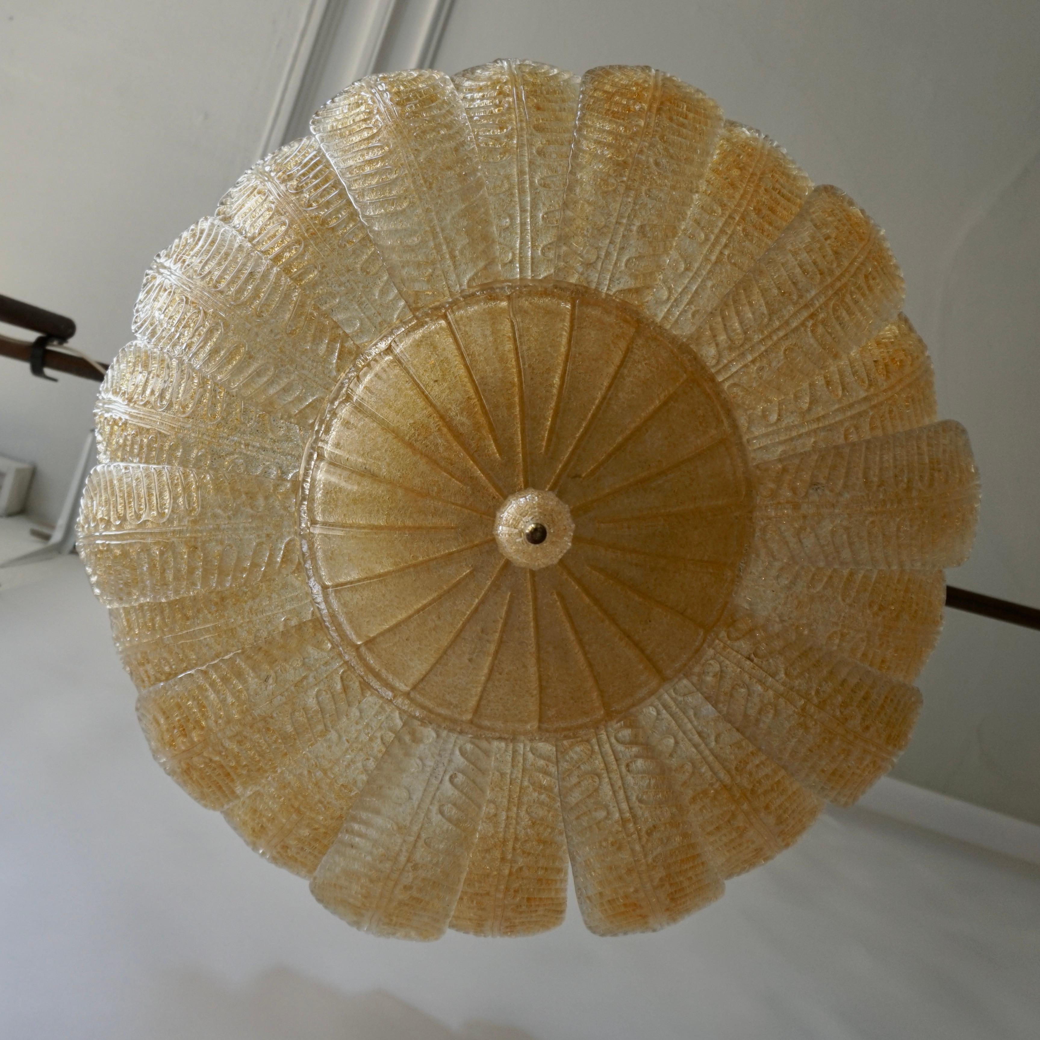 Einbaubeleuchtung aus strukturiertem Muranoglas mit Blumenblatt im italienischen Barovier Toso-Stil im Angebot 1
