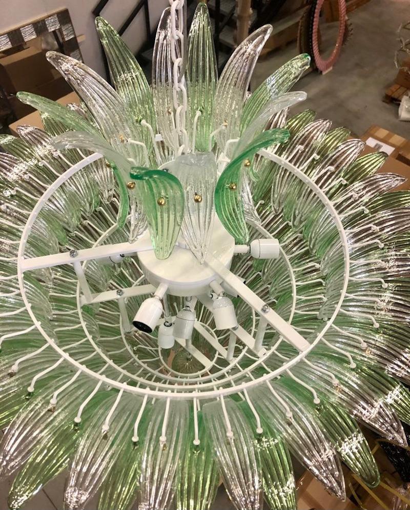 Barovier & Toso, Murano-Kronleuchter mit Palmetten aus grünem Glas, 2020 (21. Jahrhundert und zeitgenössisch) im Angebot