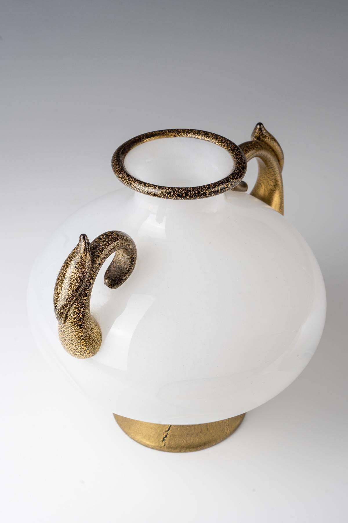 Italiano Vaso Barovier&Toso bianco, firmato in vendita