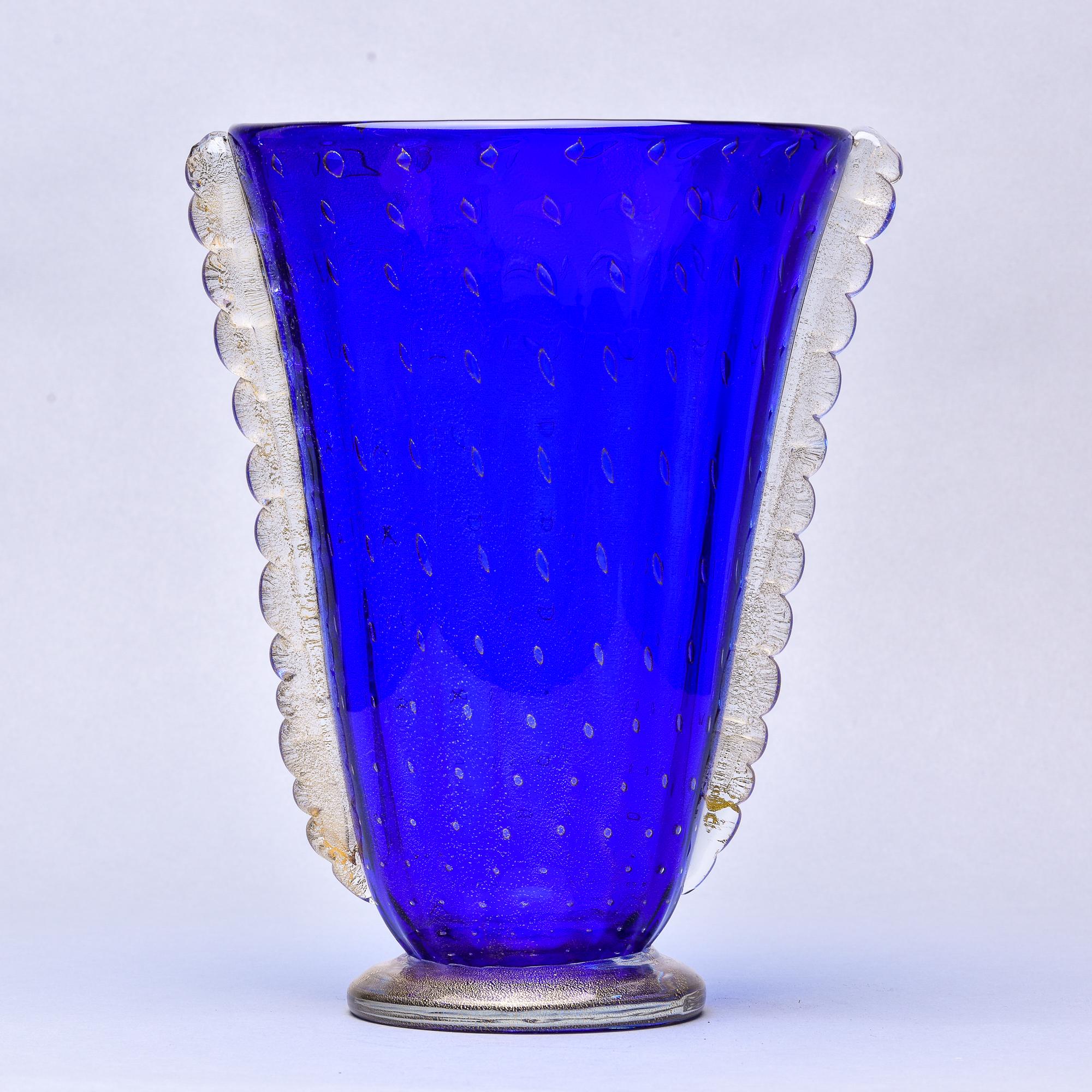 Found in Italy, this circa 1950s blue Murano glass vase has a flared body with contrasting decorative side fins and is attributed to Barovier. Base and sides are made of clear glass with gold inclusions. Body of vessel is saturated blue with