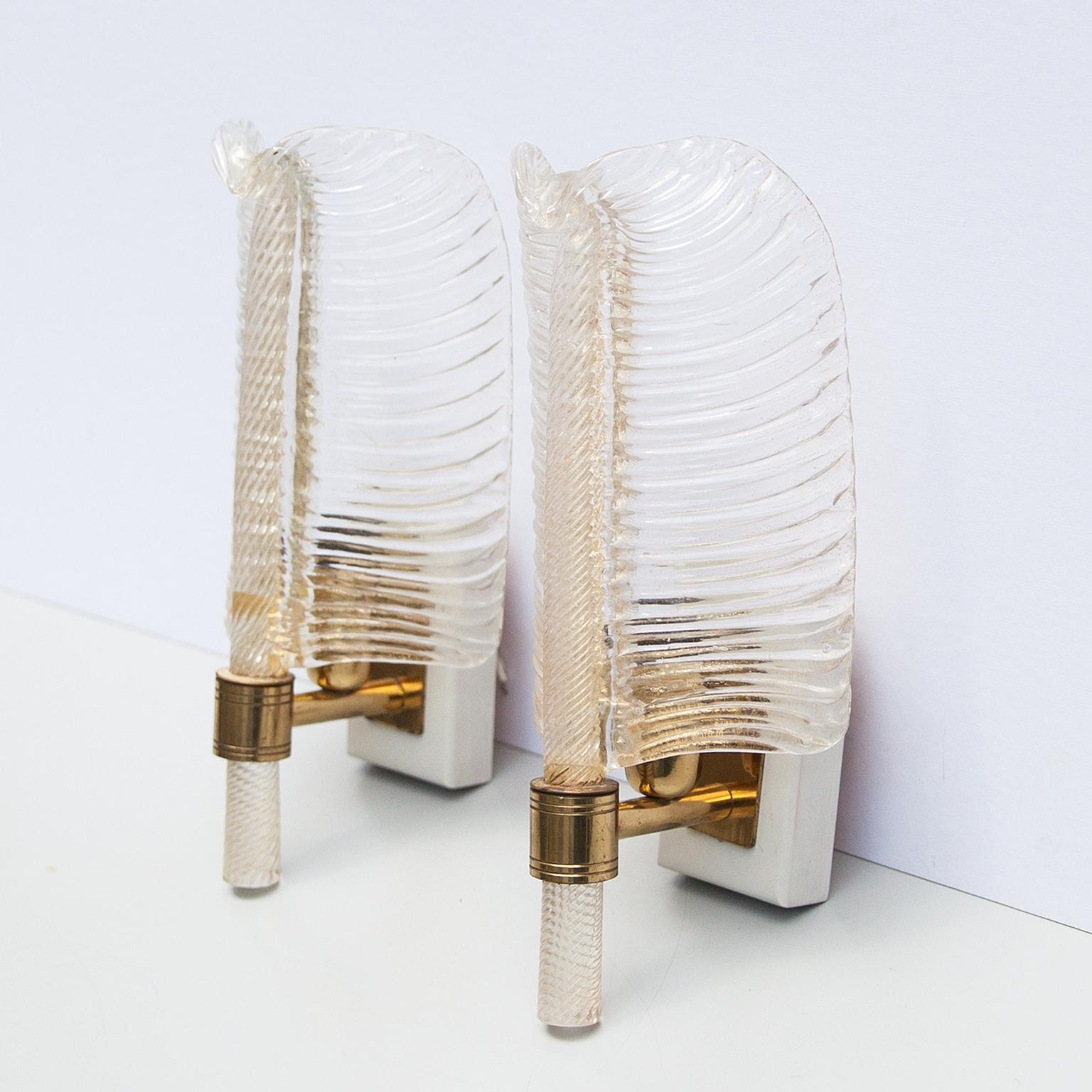 Pair of Murano glass sconces made by Barovier e Toso, Italy, 1960s.
The glass is hand blown and is infused with gold using the Foglia d’oro technique, the reverse side of the sconces were made using the Rugiada technique with minute fragments of