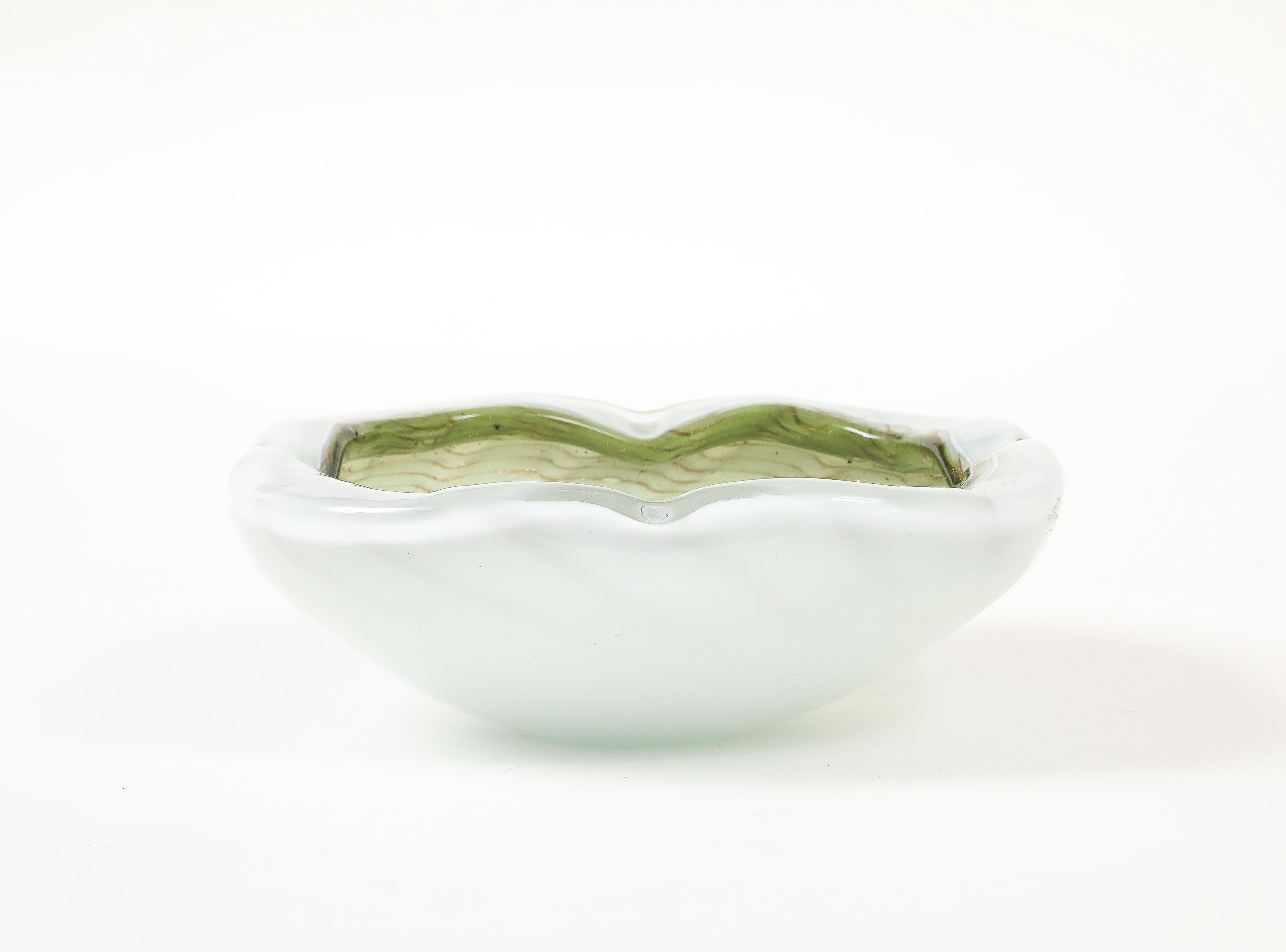 Barovier Weiß/Gold Fleck Vide Poche (Moderne der Mitte des Jahrhunderts) im Angebot