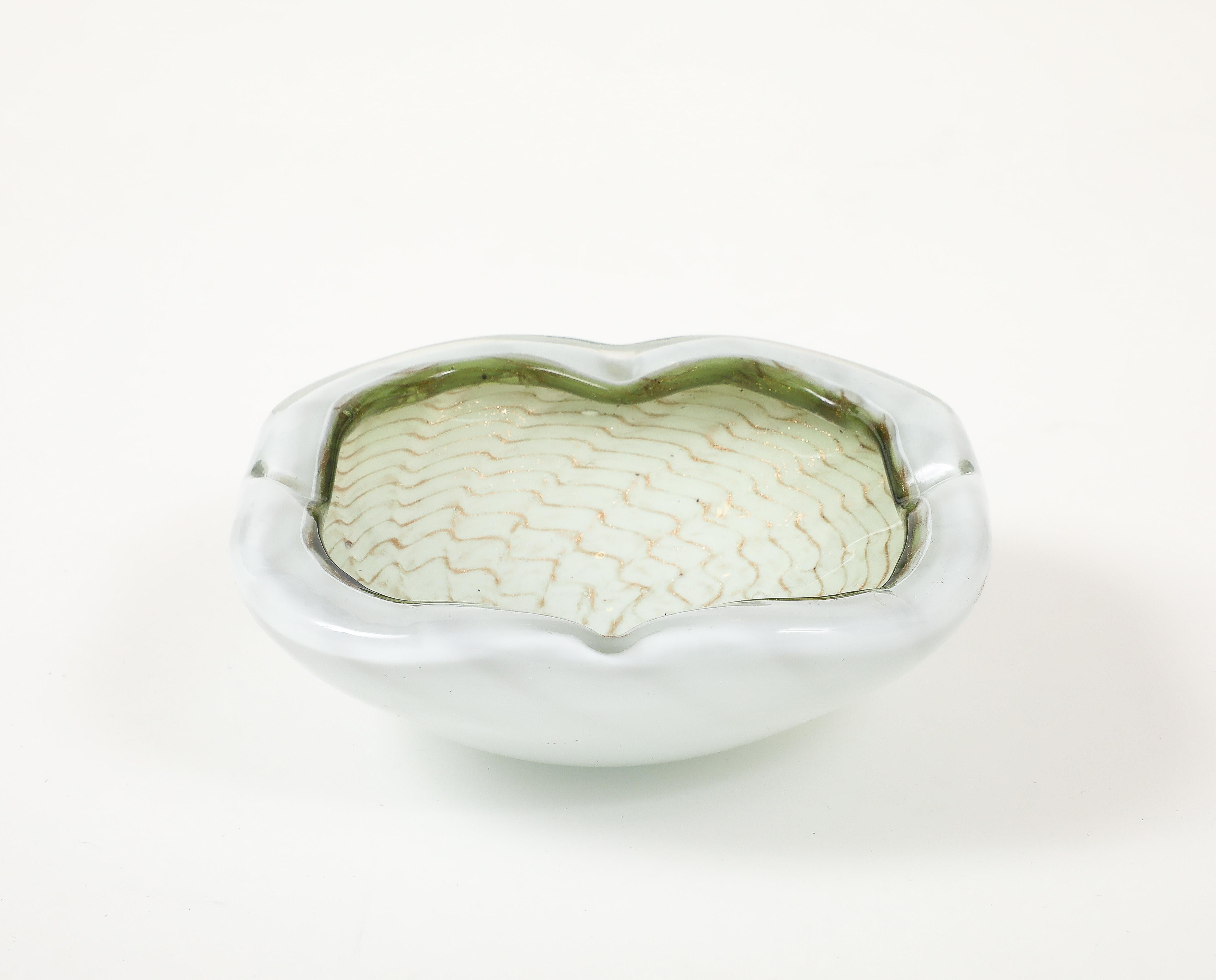 Barovier Weiß/Gold Fleck Vide Poche im Zustand „Gut“ im Angebot in New York, NY