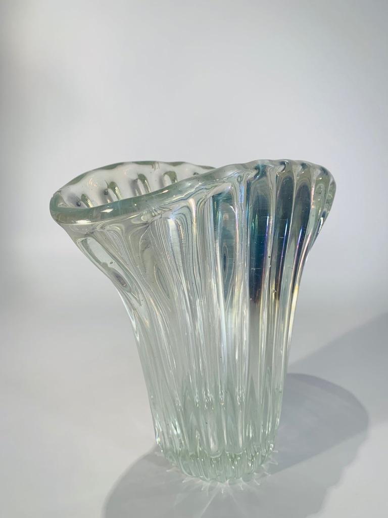 Barovier&Toso 1950 Murano Iridescent Glass vase with air bubbles.  In Good Condition For Sale In Rio De Janeiro, RJ