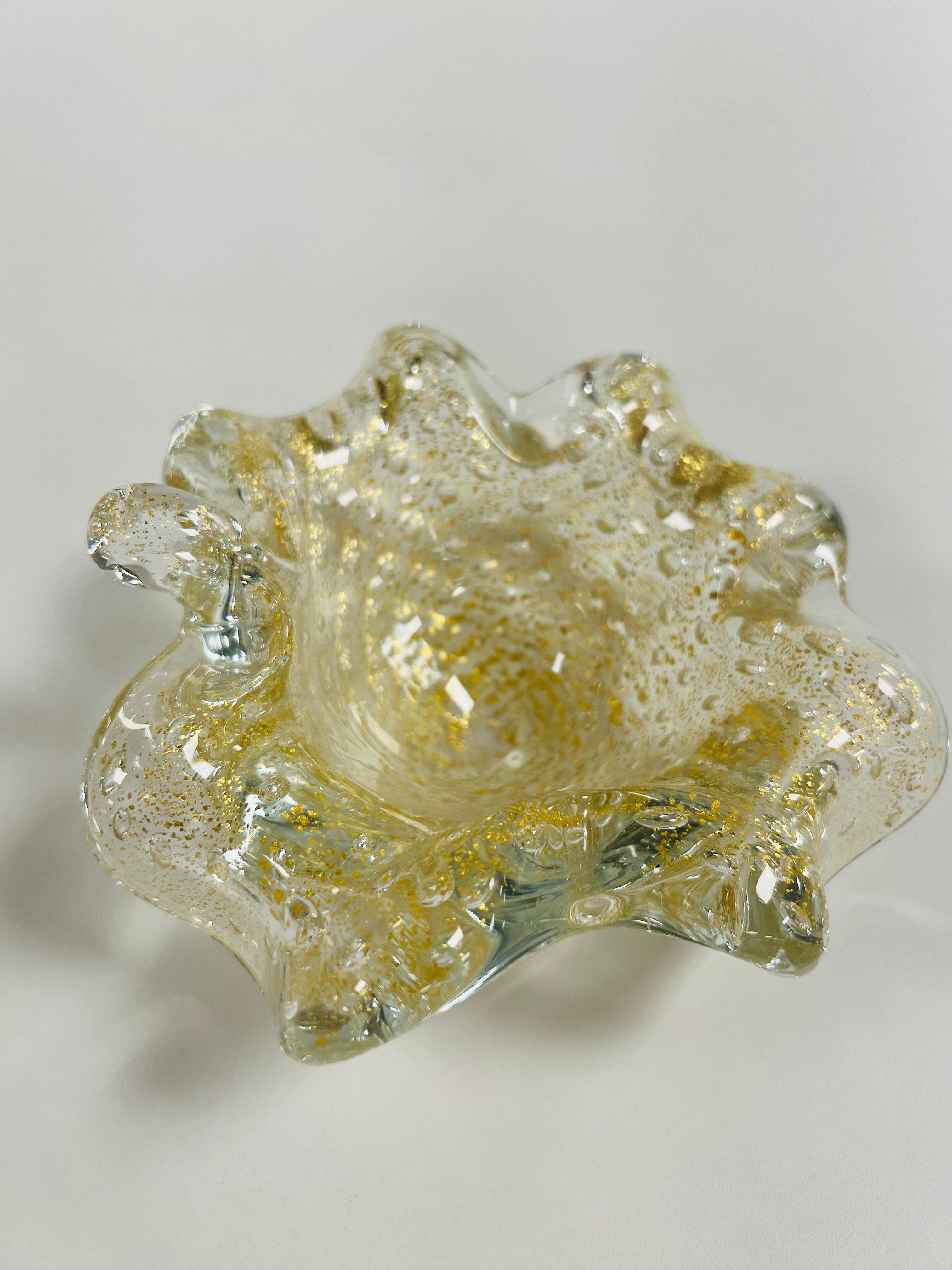 italien Cendrier Barovier&Toso en verre de Murano avec or, circa 1950. en vente