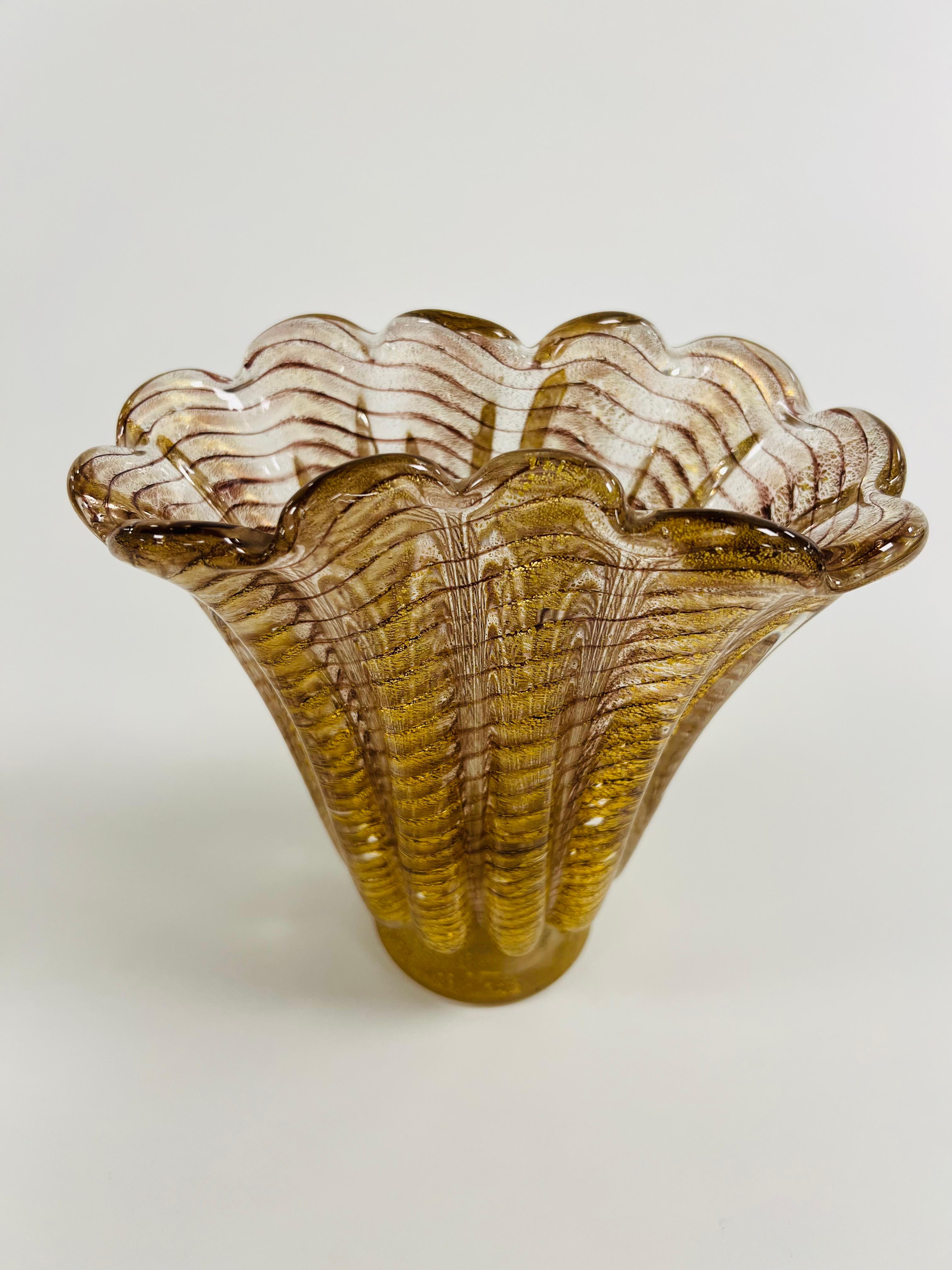 Vaso in vetro di Murano di Barovier&Toso con base applicata e oro circa 1950 