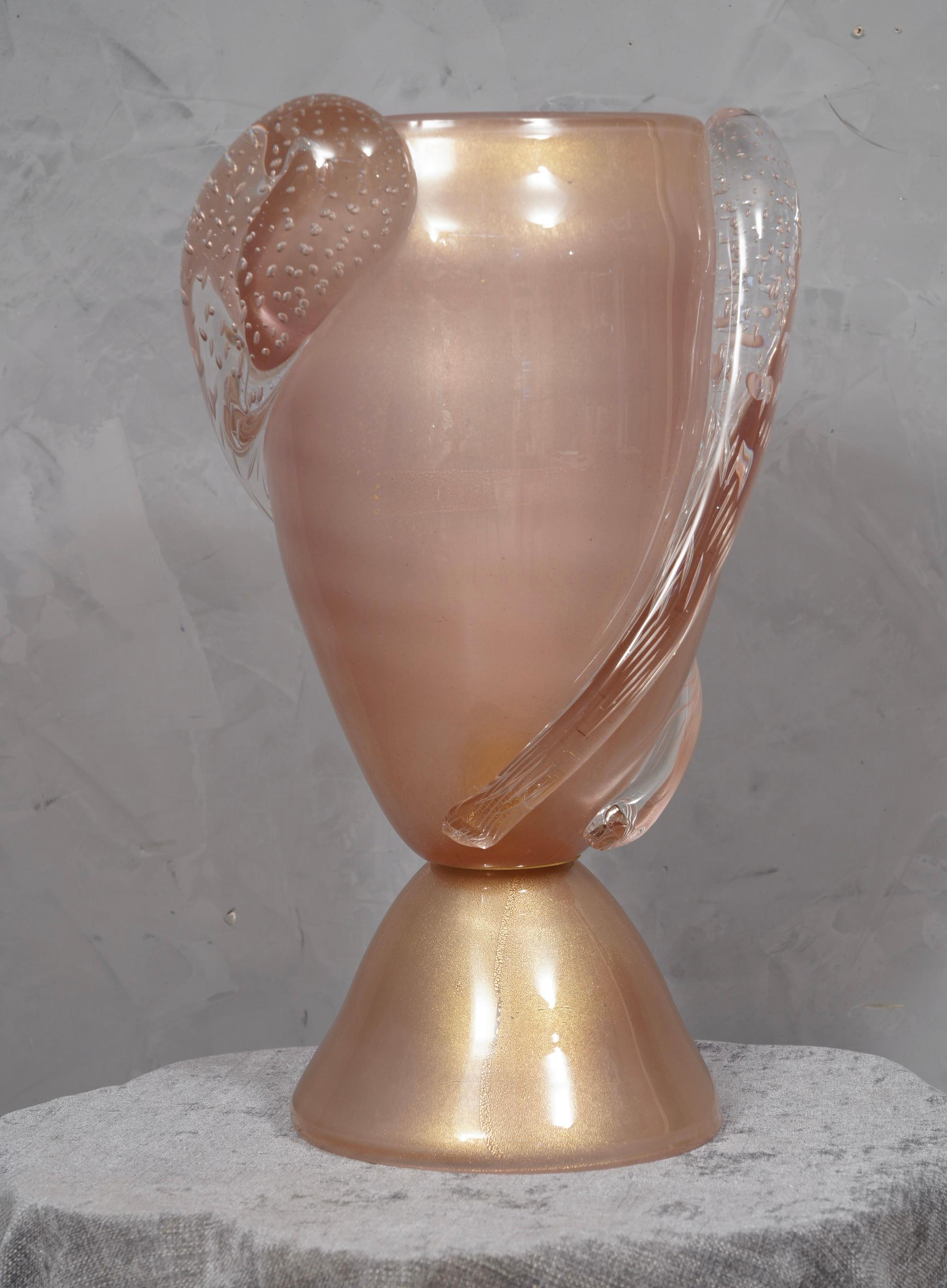 Splendid Barovier & Toso table lamps in Murano glass. Note the beautiful hot-attached stretched drops. A supreme light pink color, with some gold inside.

Murano lamps are composed of a large cup in the shape of an amphora, to which large glass