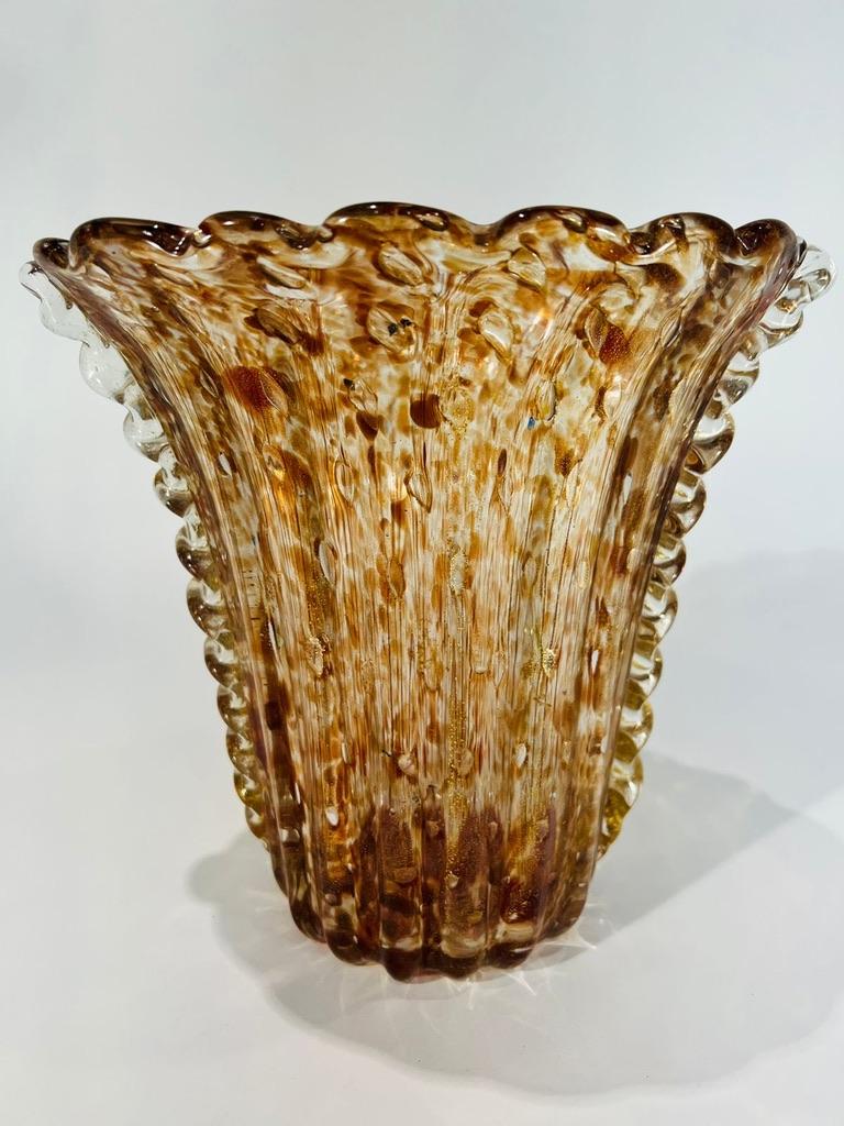 Mid-20th Century Barovier&Toso Murano Glass amber vase circa 1950 with applied class. For Sale