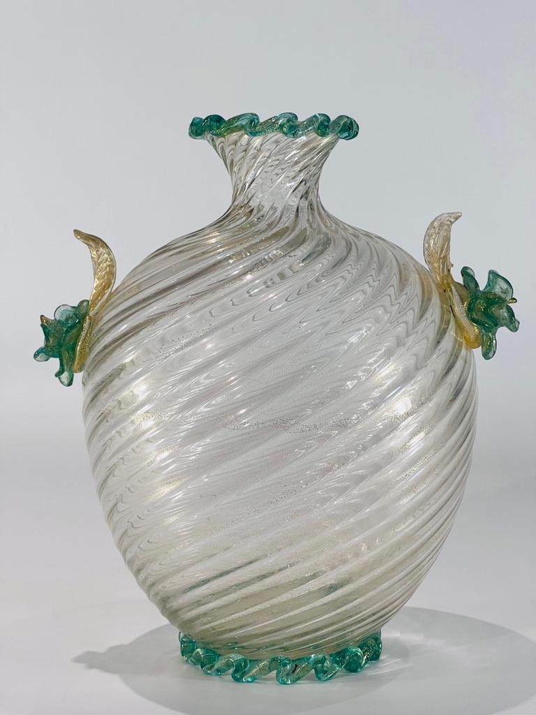 Mid-20th Century Barovier&Toso Murano Glass green vase with gold circa 1950 For Sale
