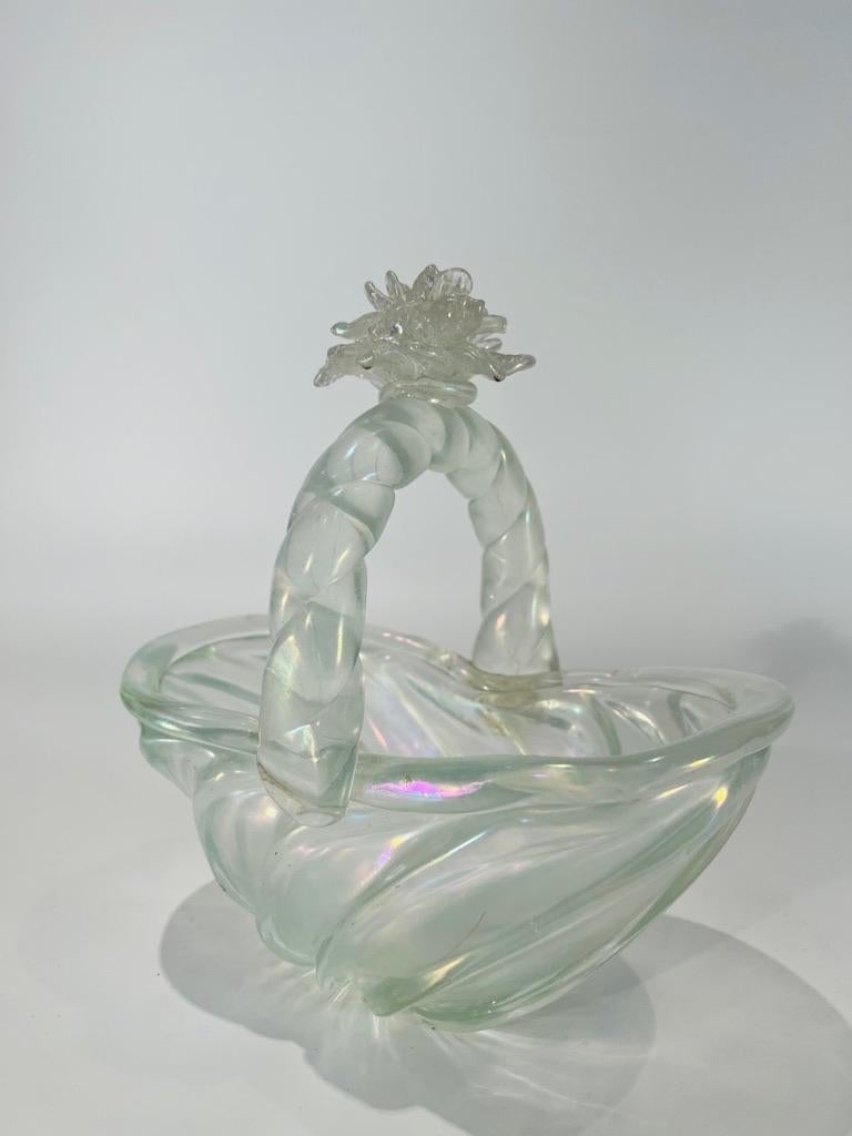 International Style Barovier&Toso Cestino in vetro di Murano iridato circa 1950 in vendita