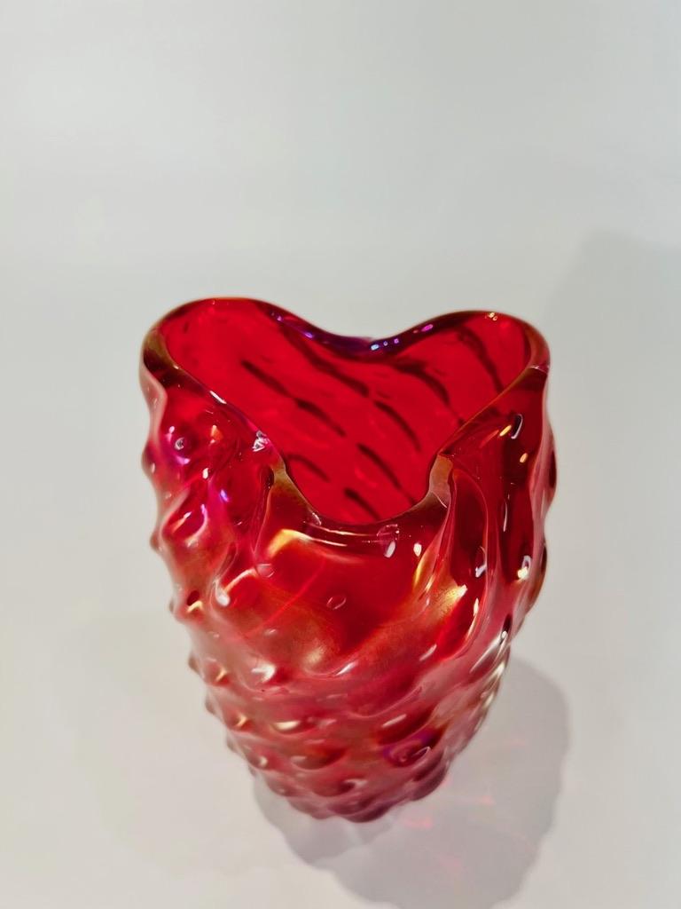 Incroyable vase Barovier&Toso en verre de Murano rubi irisé circa 1950.
