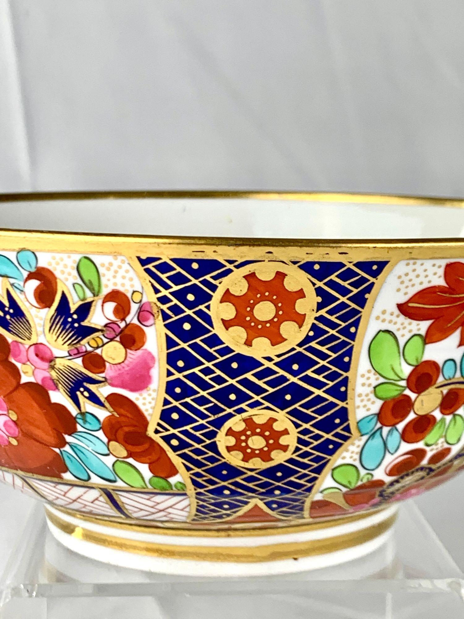 Barr Flight Barr Worcester Porzellanschale im englischen Imari-Stil um 1810 (Englisch) im Angebot