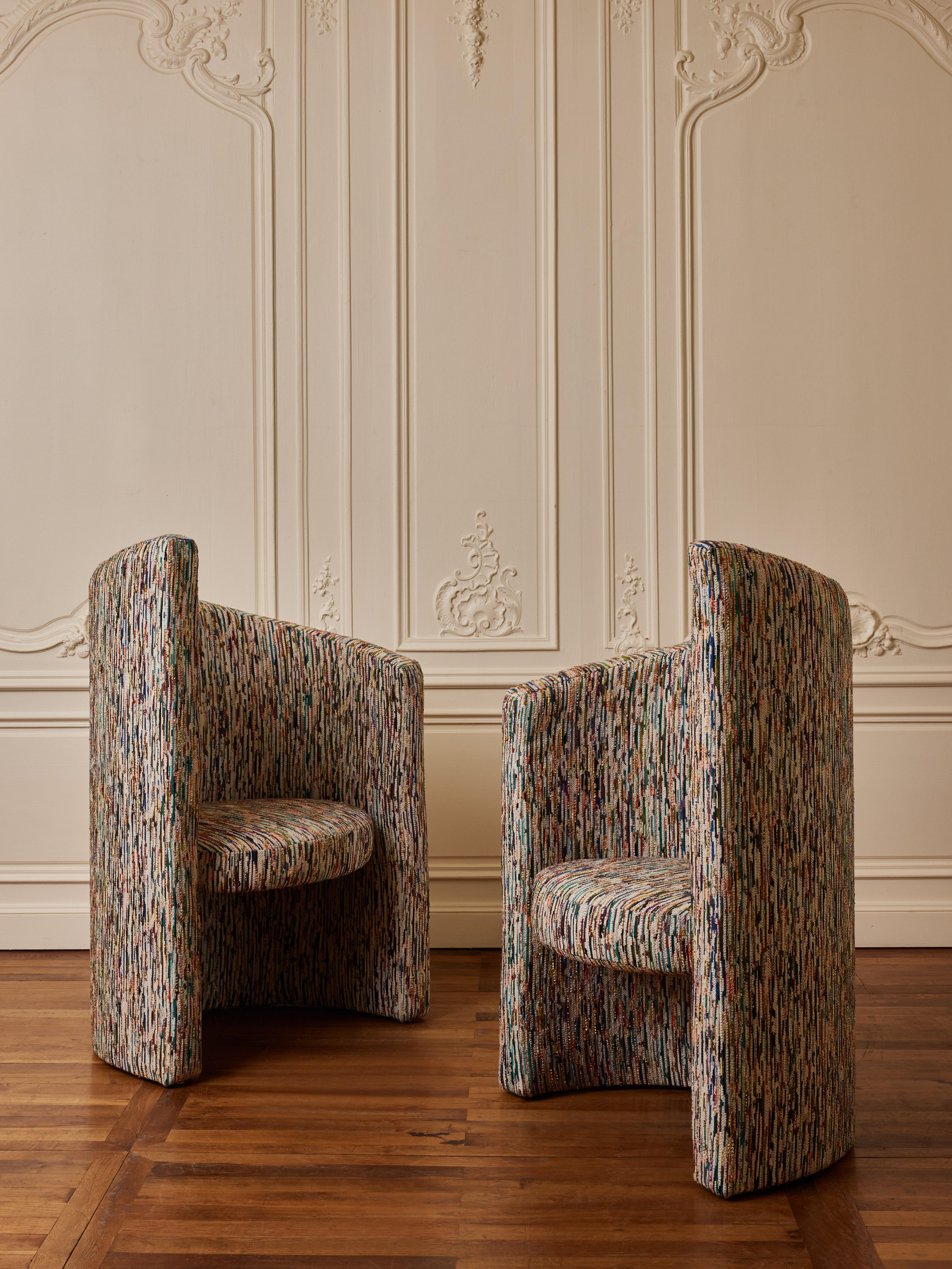 Paire de fauteuils tapissés d'un tissu de Missoni.
Création par le Studio Glustin.
France, 2023