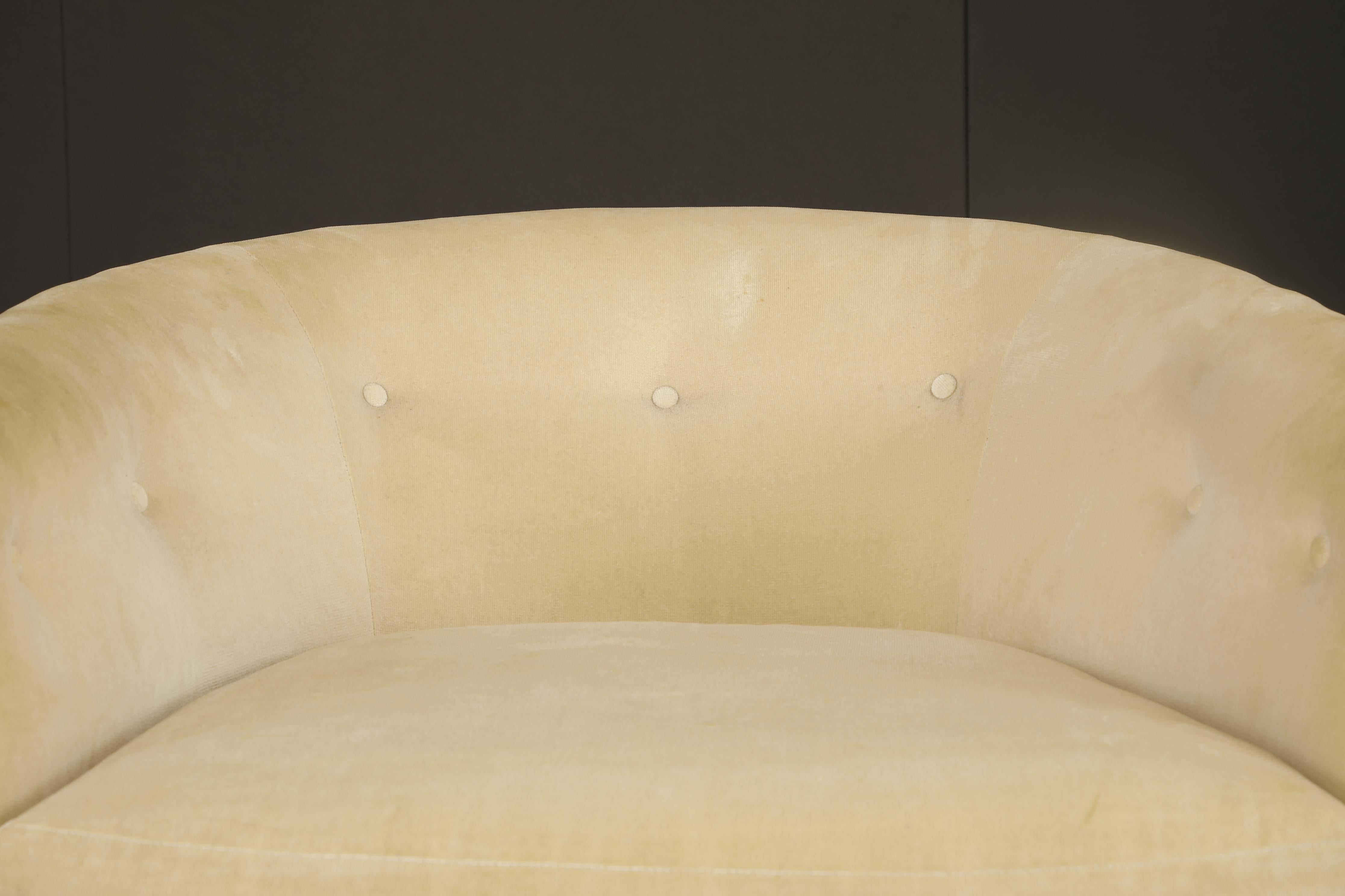 Sedia Club girevole con schienale a botte e base in noce nello stile di Milo Baughman, anni '70 in vendita 9