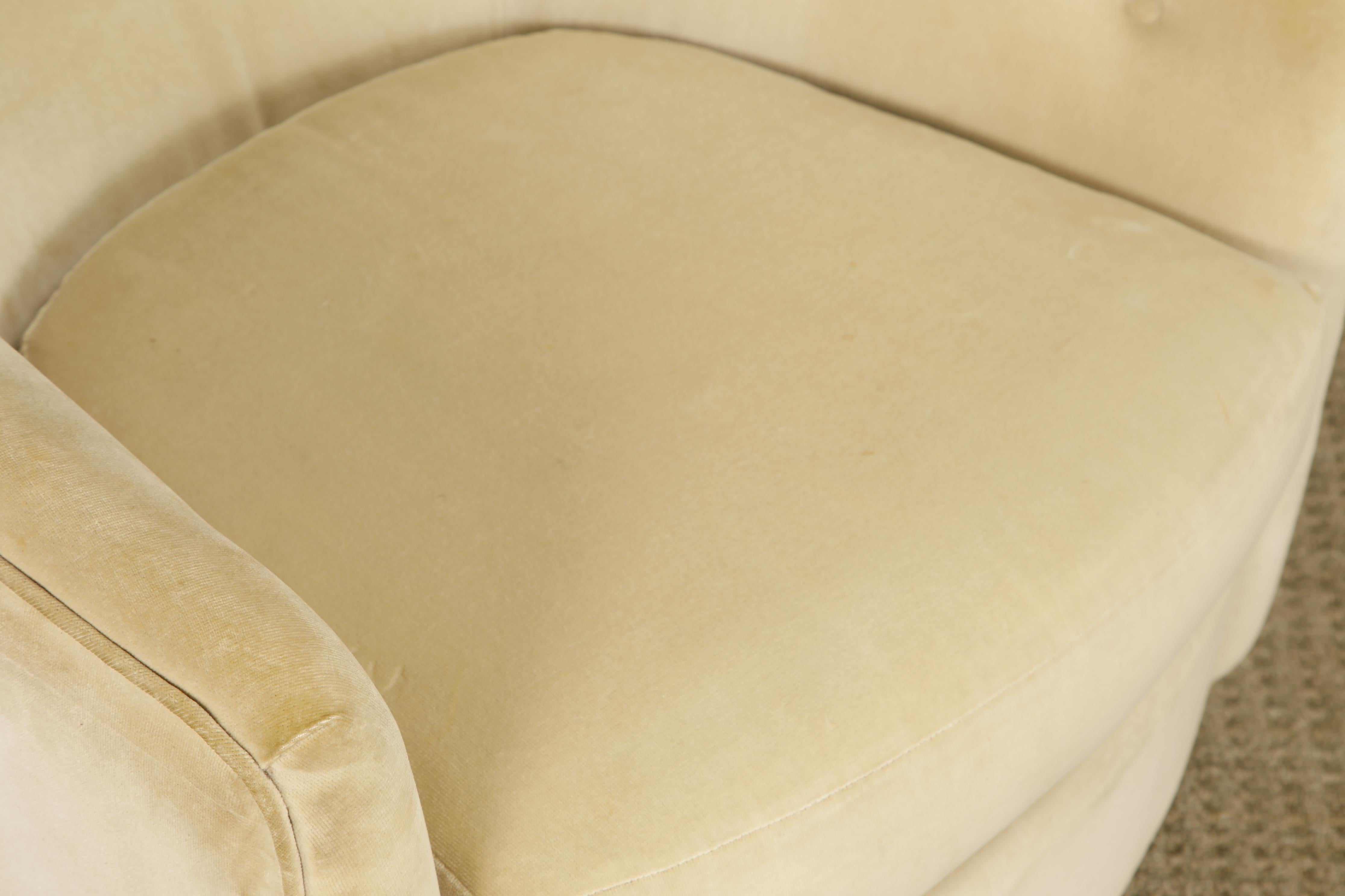 Sedia Club girevole con schienale a botte e base in noce nello stile di Milo Baughman, anni '70 in vendita 11