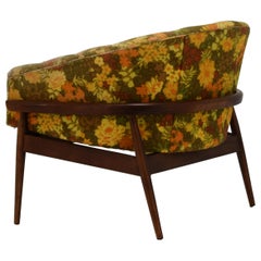 Barrel Back Tufted Floating Chair