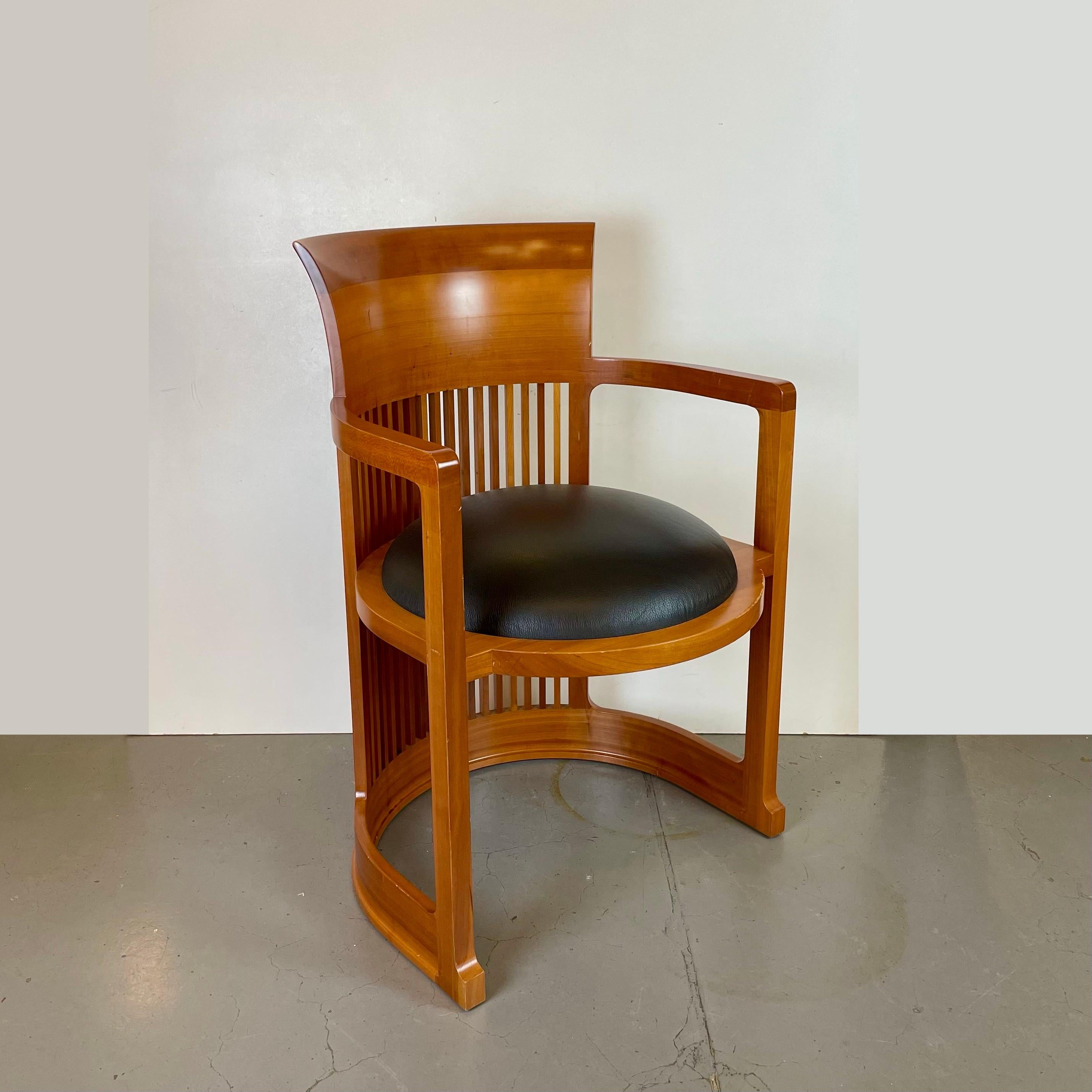 Arts and Crafts Sedia Barrel di Frank Lloyd Wright Edito da Cassina, 1986 in vendita