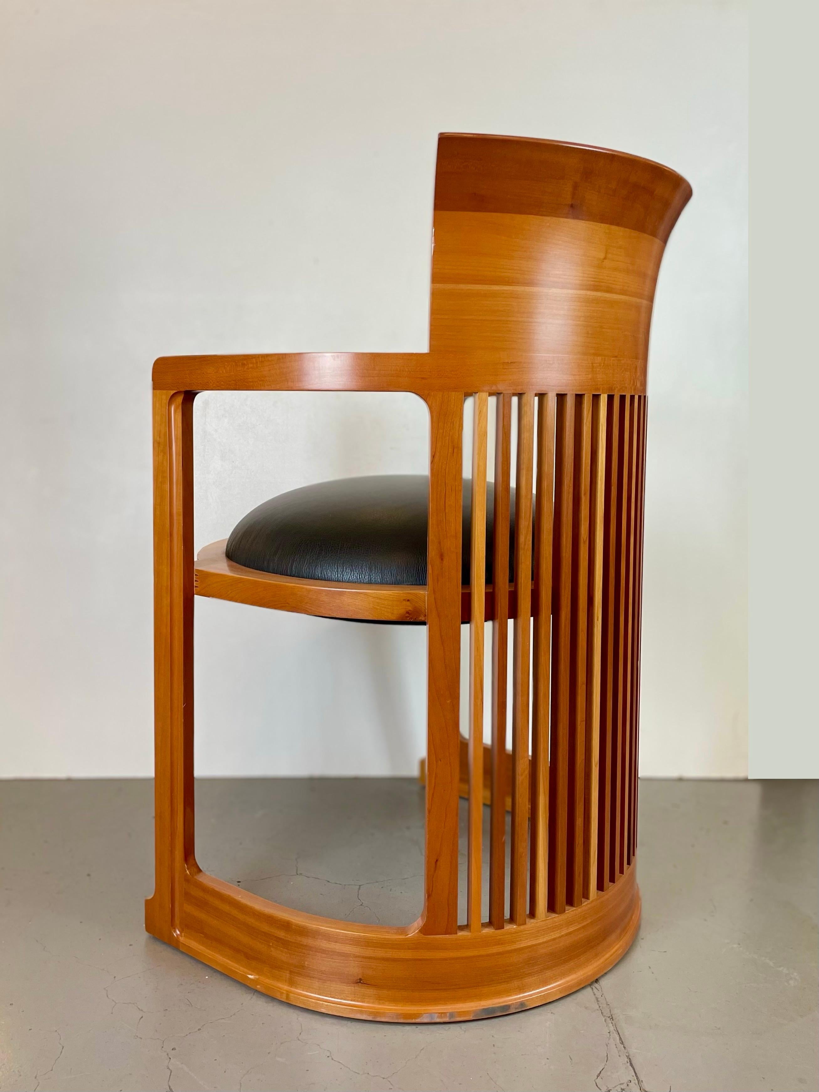 Pelle Sedia Barrel di Frank Lloyd Wright Edito da Cassina, 1986 in vendita