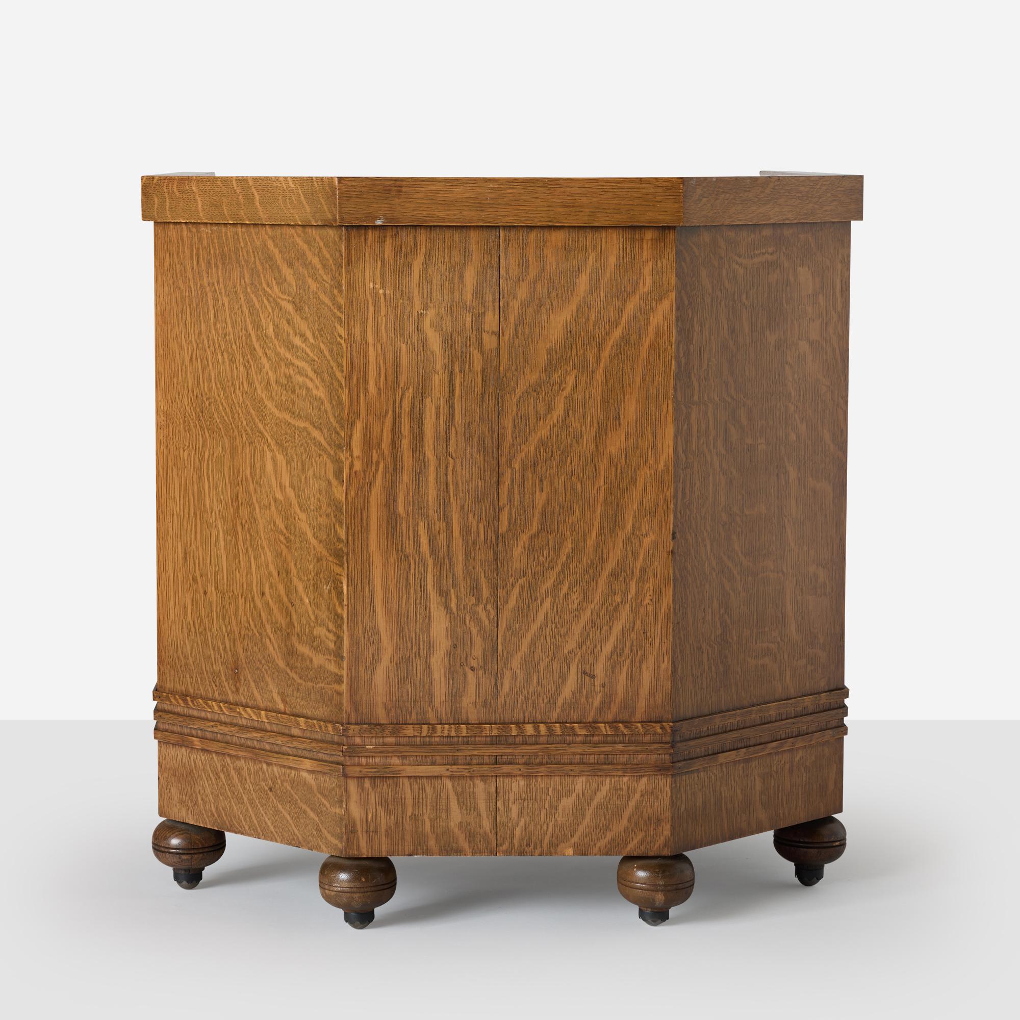 Barrel Chair aus dem B. Harley Bradley House von Frank Lloyd Wright (Frühes 20. Jahrhundert) im Angebot