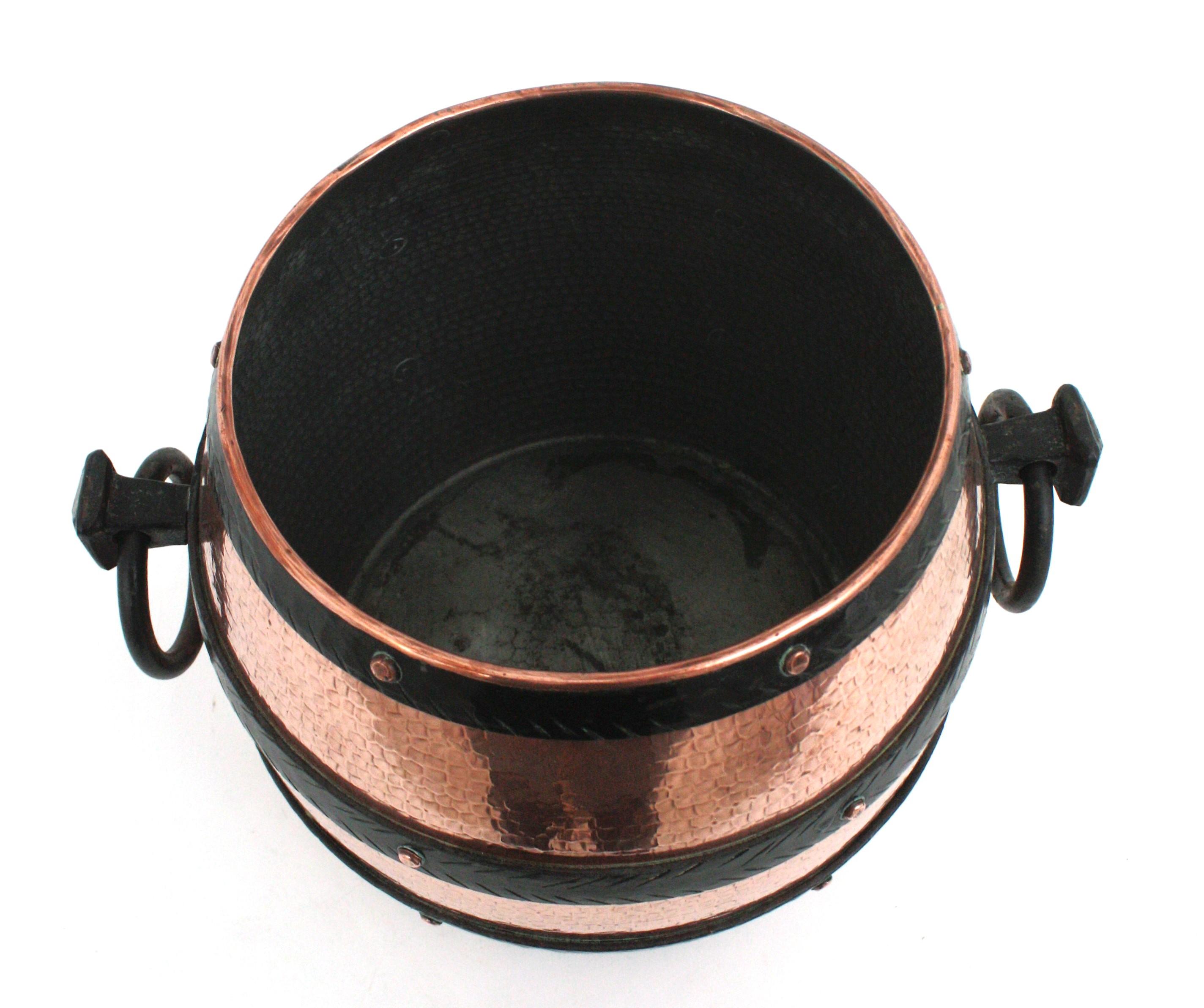 Barrel Ice Bucket Champagne Wine Cooler in Copper and Iron For Sale 3