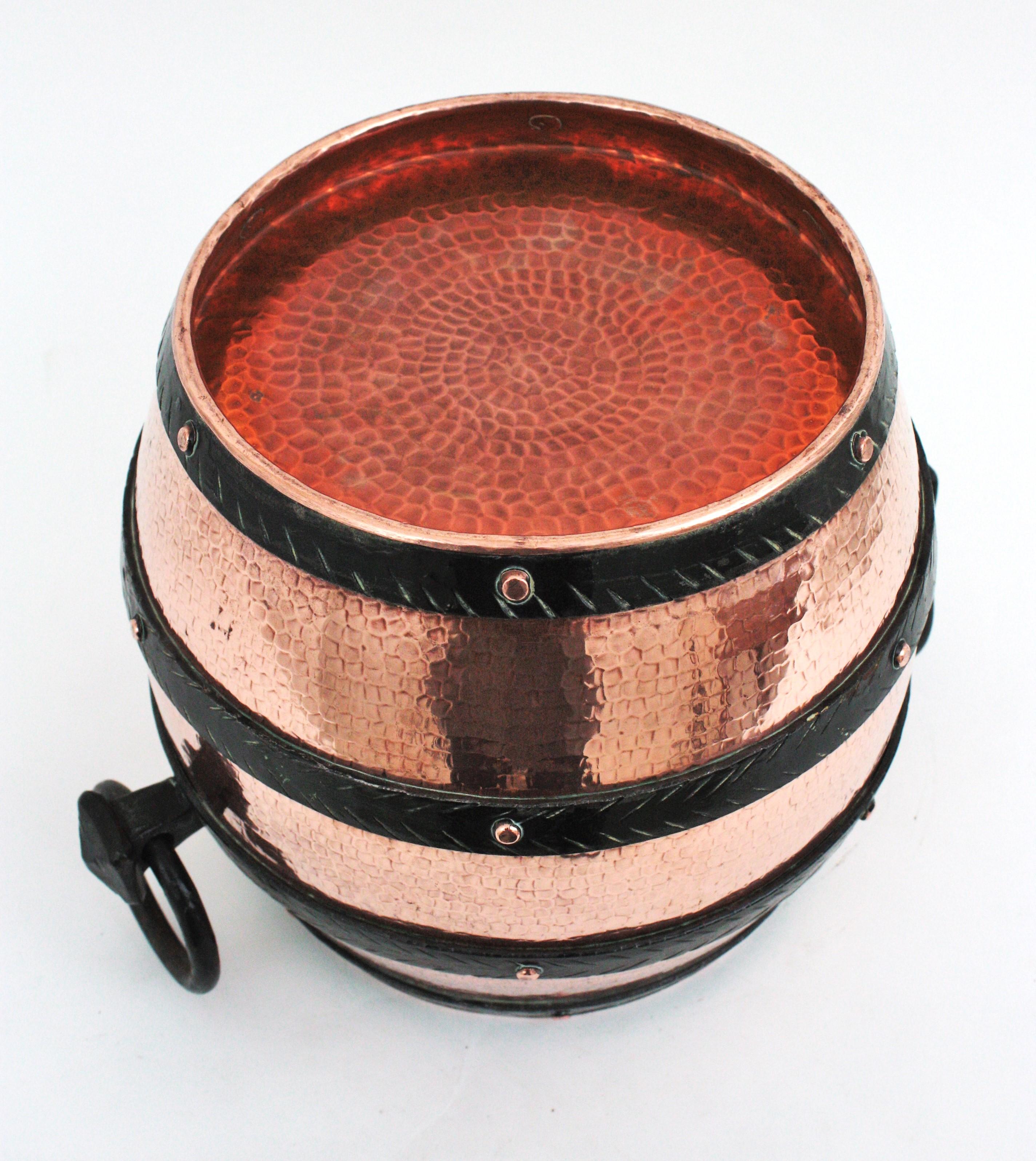 Barrel Ice Bucket Champagne Wine Cooler in Copper and Iron For Sale 4