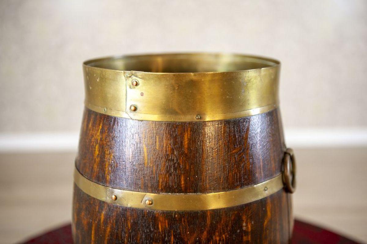 Barrel-Like Oak Umbrella Stand from the Early 20th Century In Good Condition For Sale In Opole, PL