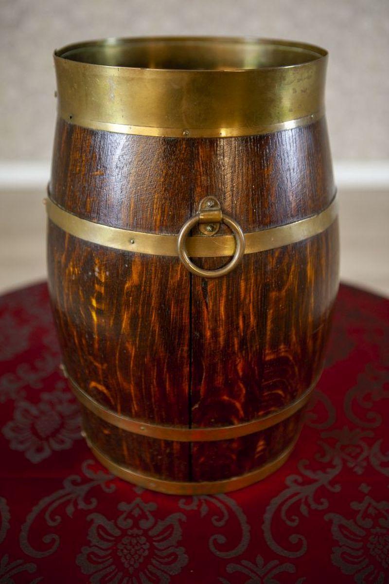 Barrel-Like Oak Umbrella Stand from the Early 20th Century For Sale 1