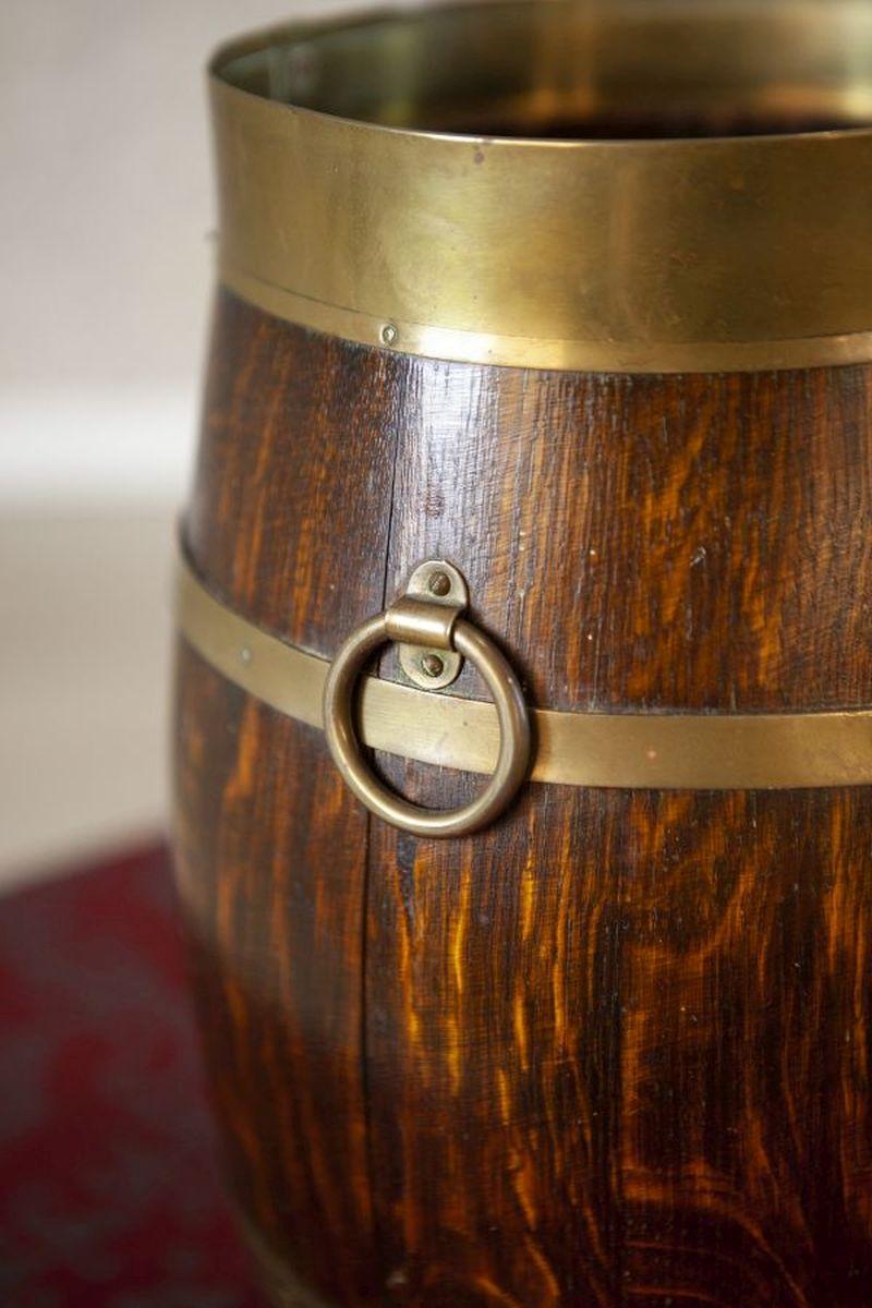 Barrel-Like Oak Umbrella Stand from the Early 20th Century For Sale 2