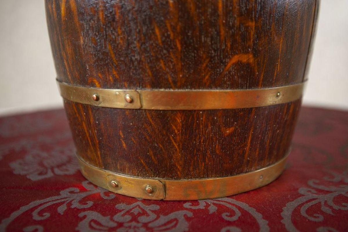 Barrel-Like Oak Umbrella Stand from the Early 20th Century For Sale 3