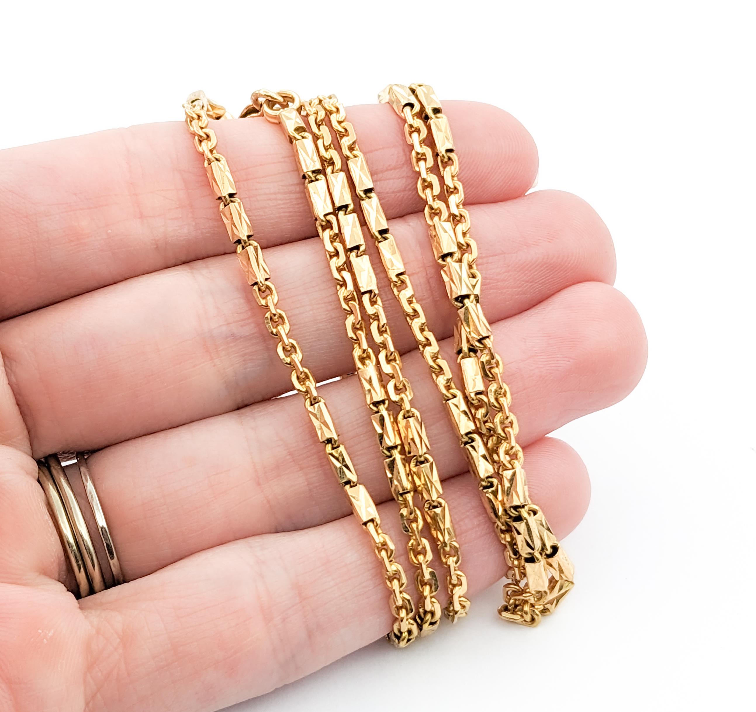 Contemporary Barrel link design Necklace In Yellow Gold For Sale