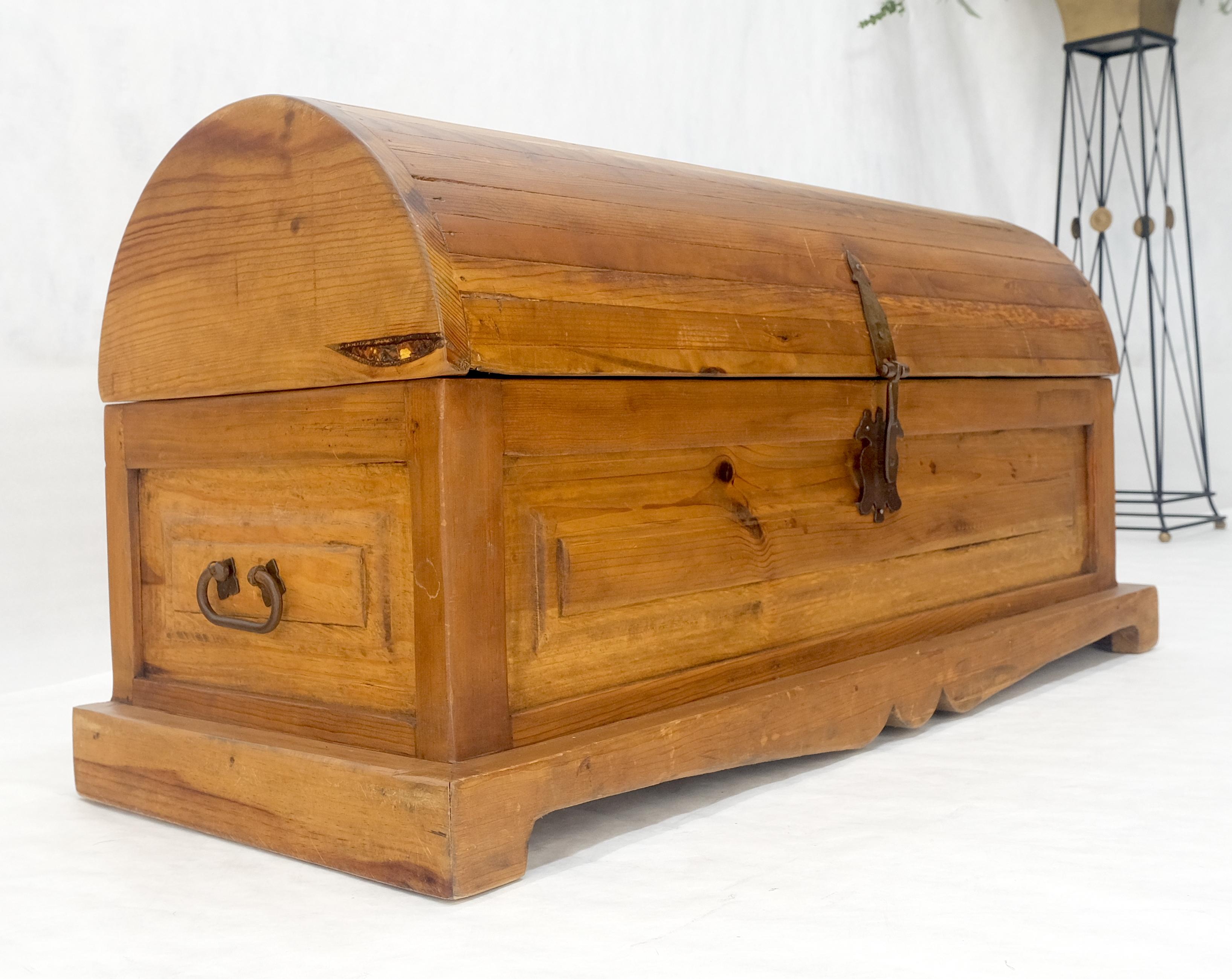 Barrel Shape Top Vintage Pine Wood Trunk Chest MINT For Sale 4
