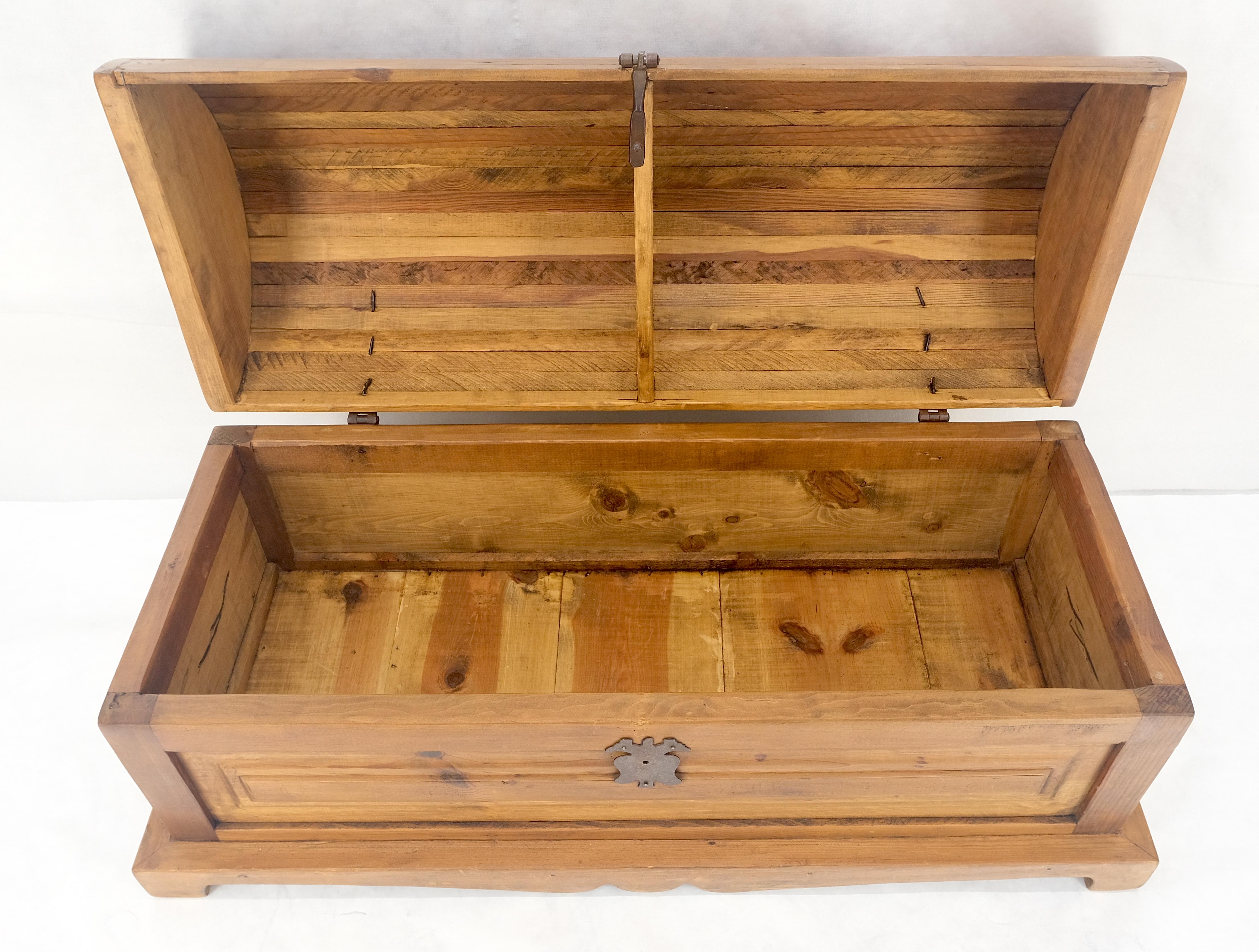 Barrel Shape Top Vintage Pine Wood Trunk Chest MINT For Sale 6