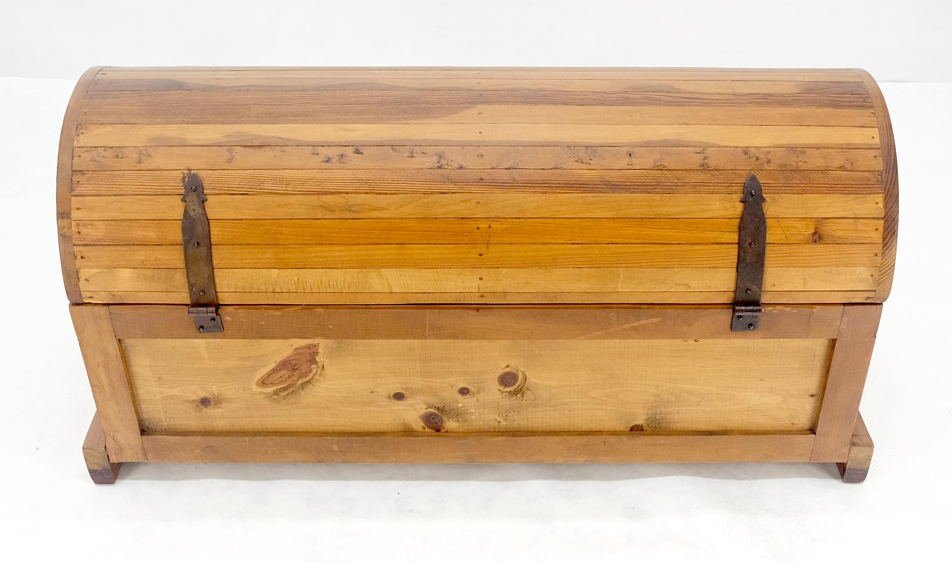 Barrel Shape Top Vintage Pine Wood Trunk Chest MINT For Sale 10