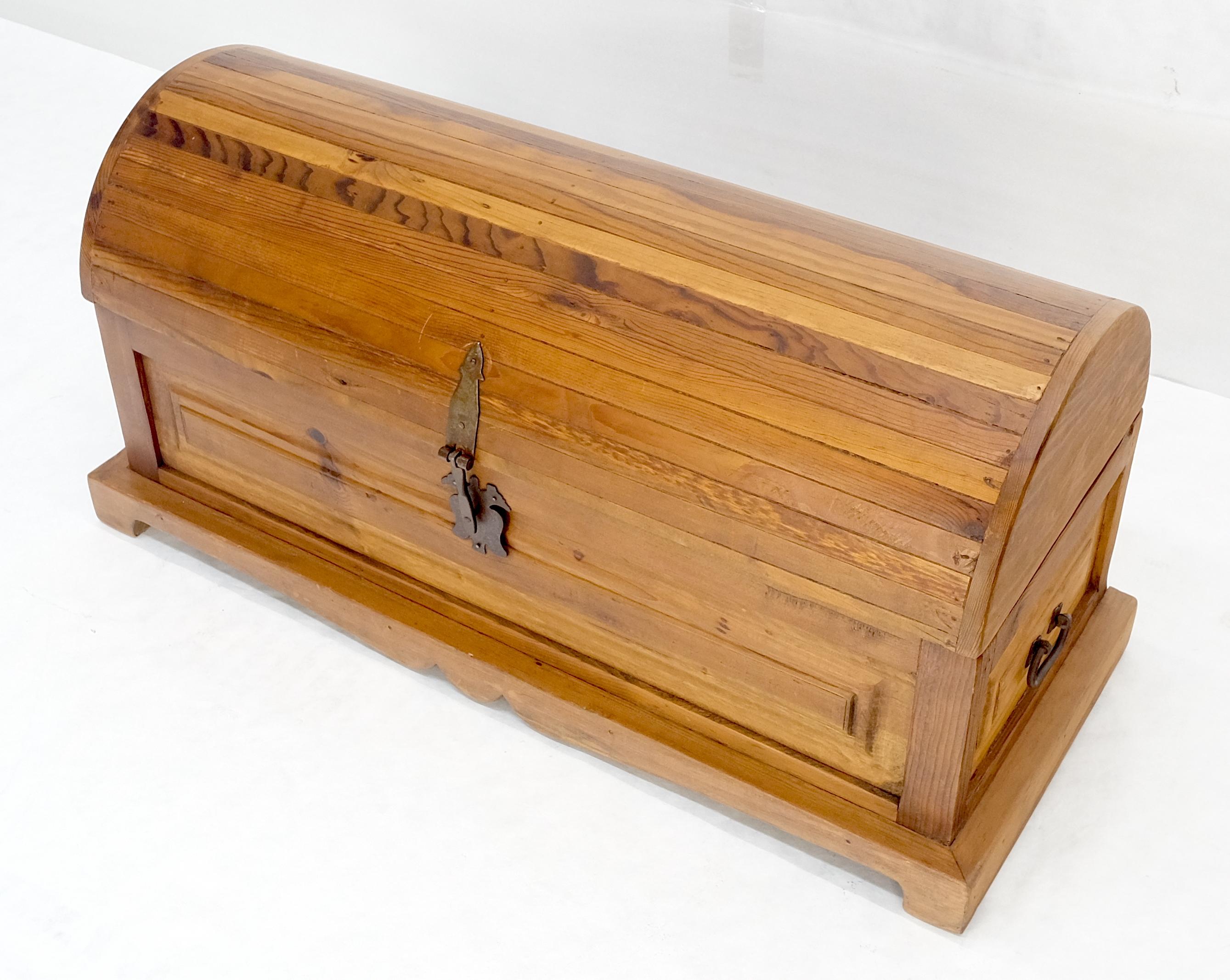 Barrel Shape Top Vintage Pine Wood Trunk Chest MINT For Sale 1