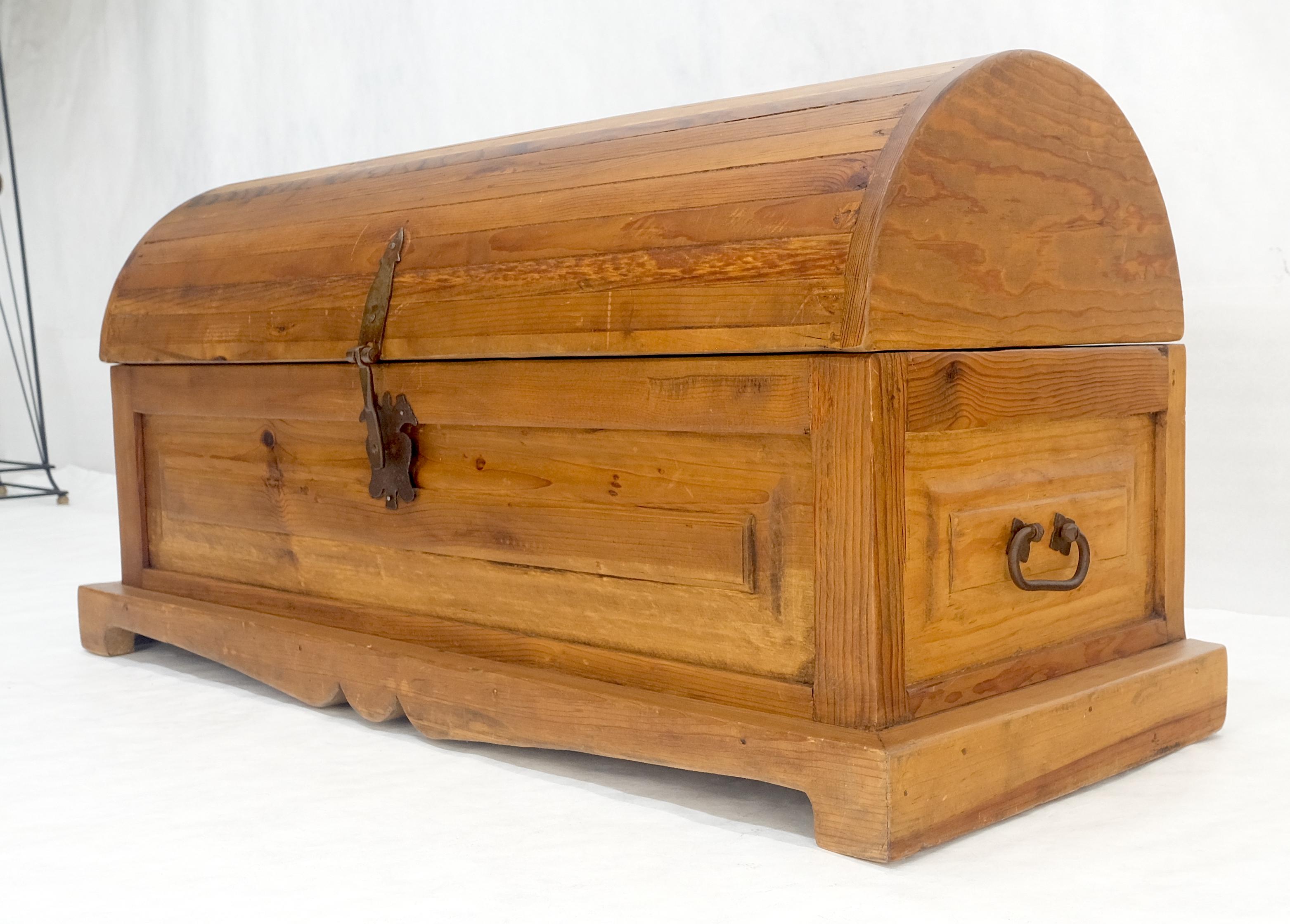 Barrel Shape Top Vintage Pine Wood Trunk Chest MINT For Sale 2