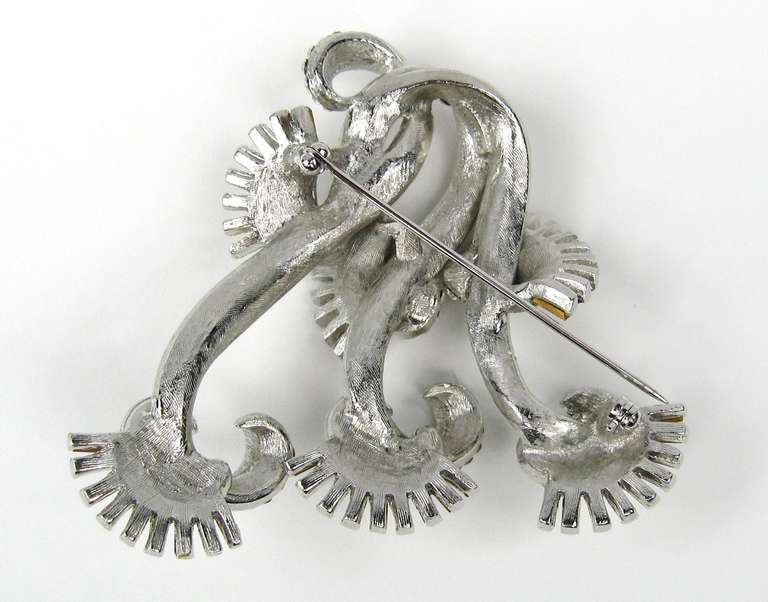 Donna S. Barrera Spilla con tripla S in cristallo trasparente Mai indossata negli anni '80 in vendita