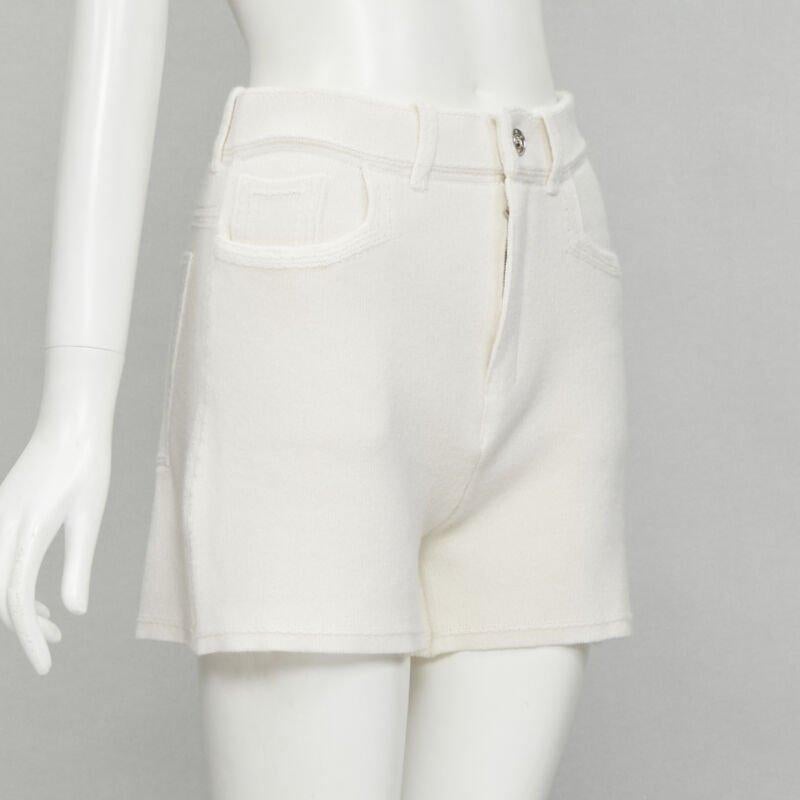BARRIE Denim Suit cashmere cotton knit ivory shorts M
Reference: KNLM/A00235
Brand: Barrie
Material: Cashmere, Cotton
Color: Cream
Pattern: Solid
Closure: Zip
Extra Details: 64% cashmere, 46% cotton. Denim jeans inspired design. 5-pocket design. Zip