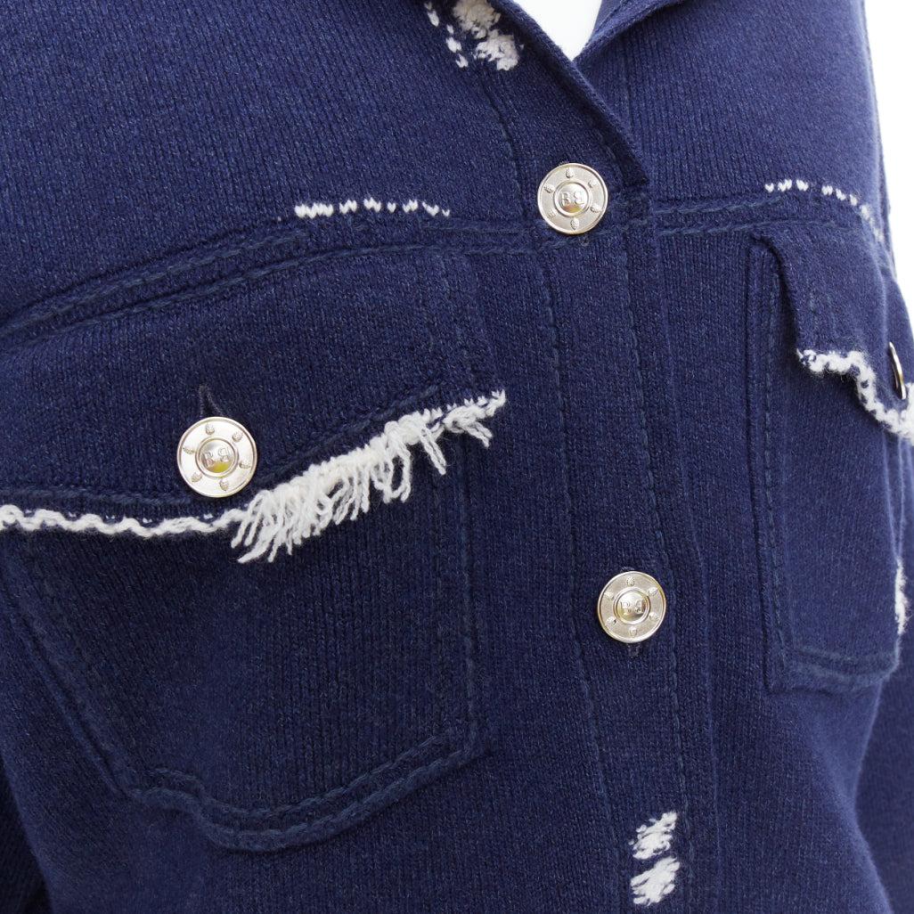 BARRIE navy cashmere cotton distressed trompe loeil knit jacket L
Reference: KNLM/A00379
Brand: Barrie
Collection: Denim Capsule
Material: Cashmere, Cotton
Color: Blue, White
Pattern: Solid
Closure: Button
Extra Details: Denim Capsule. Dark blue.
