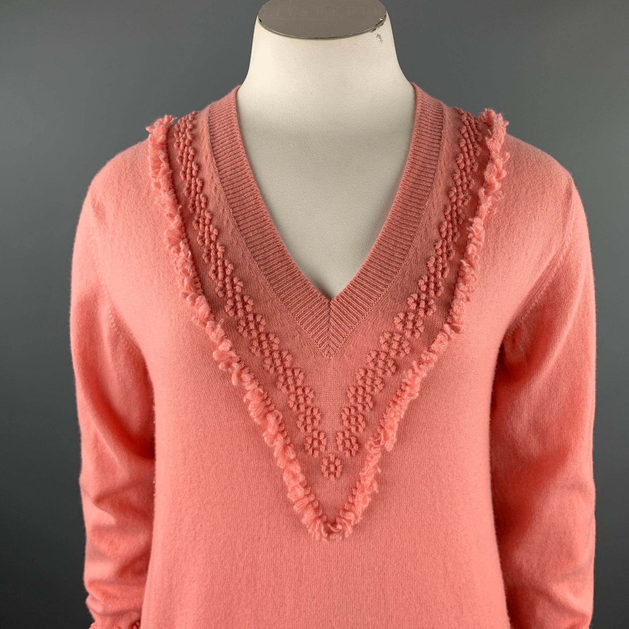 BARRIE sweater comes in a salmon pink knitted cashmere with fringe details featuring long sleeves and a v-neck. Made in Scotland.

Very Good Pre-Owned Condition.
Marked: XL
Original Retail Price: $975.00

Measurements:

Shoulder: 18 in.
Bust: 42