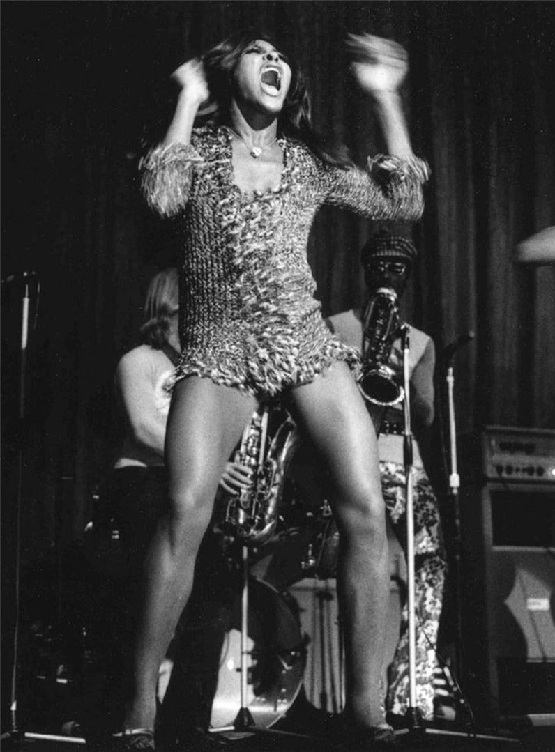 Barrie Wentzell Black and White Photograph – Tina Turner, Hammersmith Odeon, London