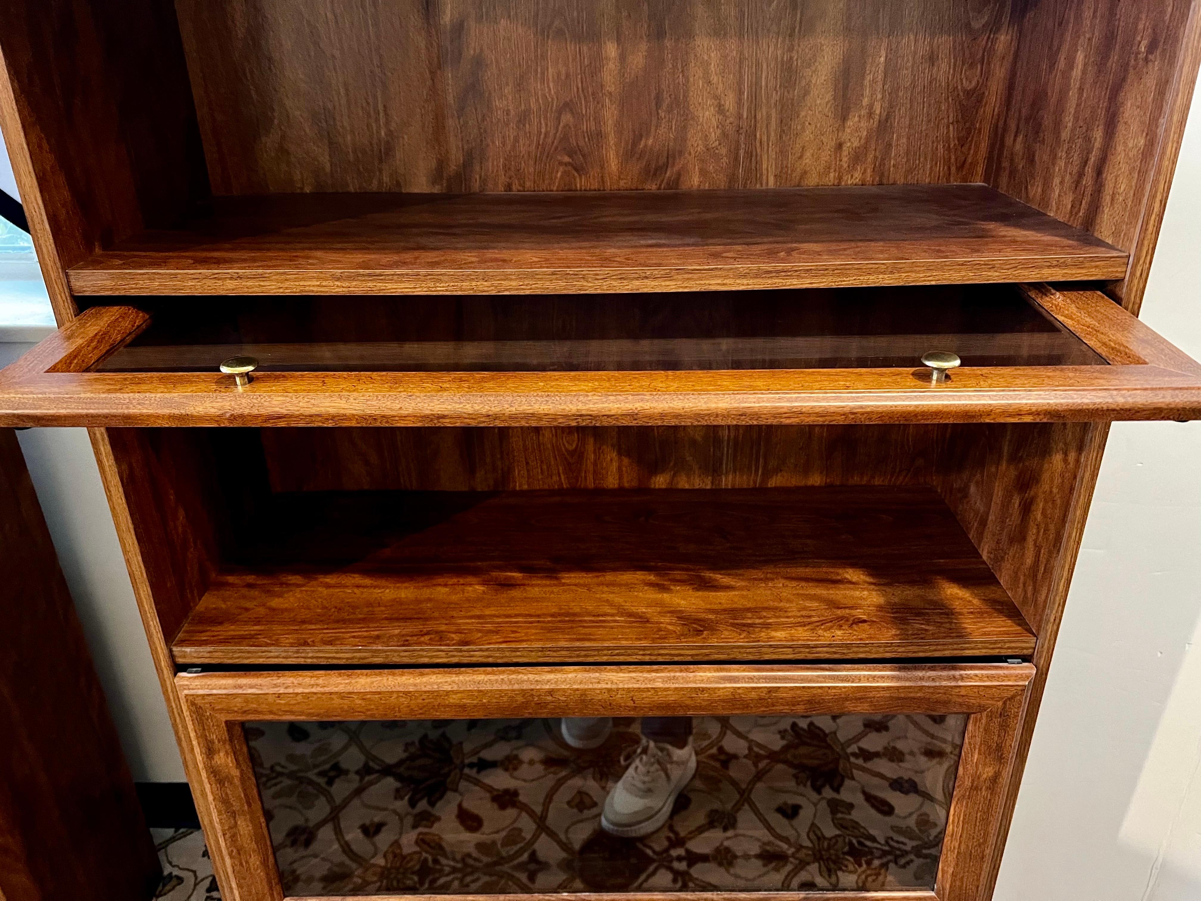 Barrister Bookcase in Oak Finish Lawyer Cabinet Library In Good Condition In West Hartford, CT