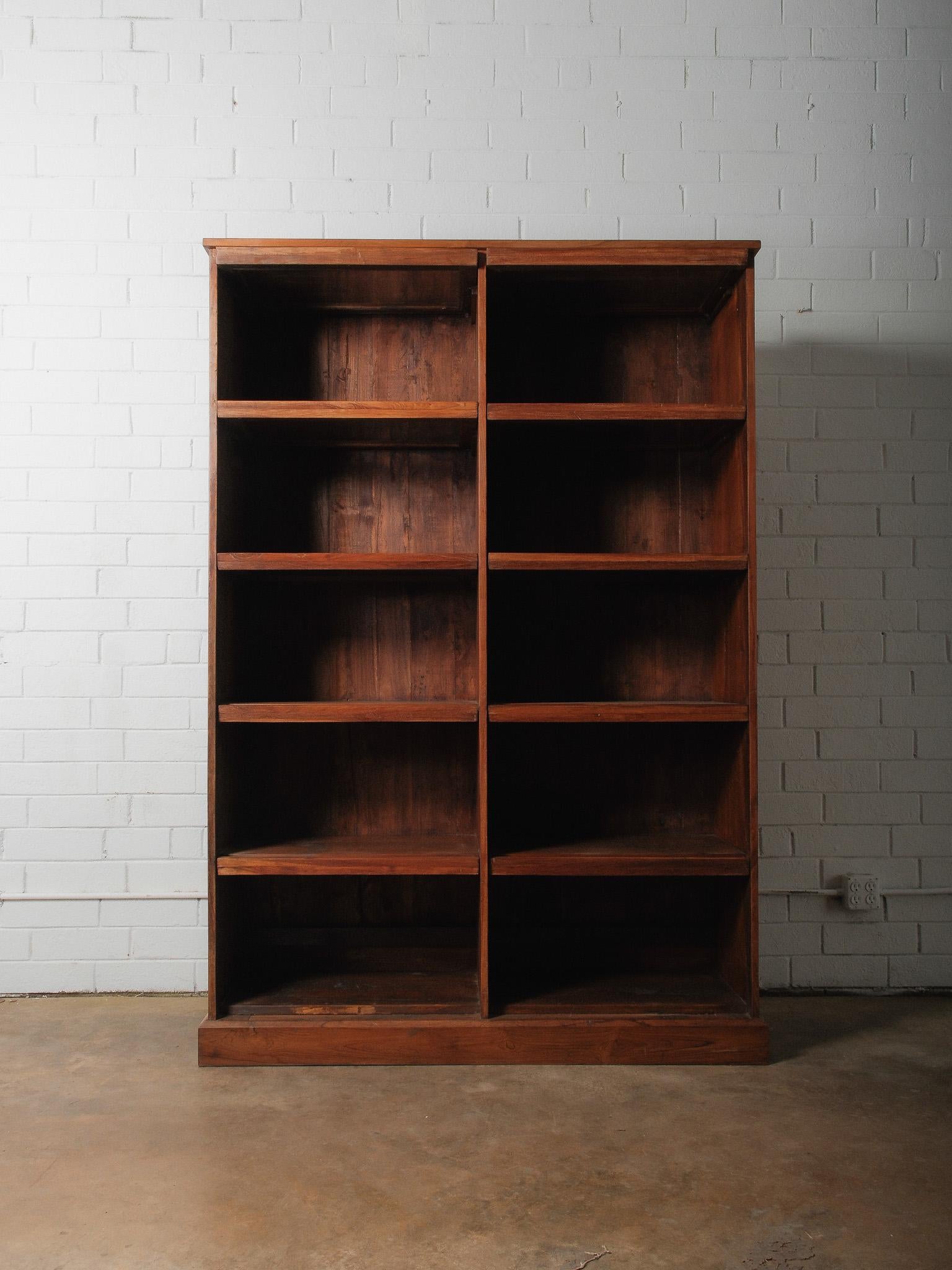 Indien Armoire à glace en bois style avocat en vente