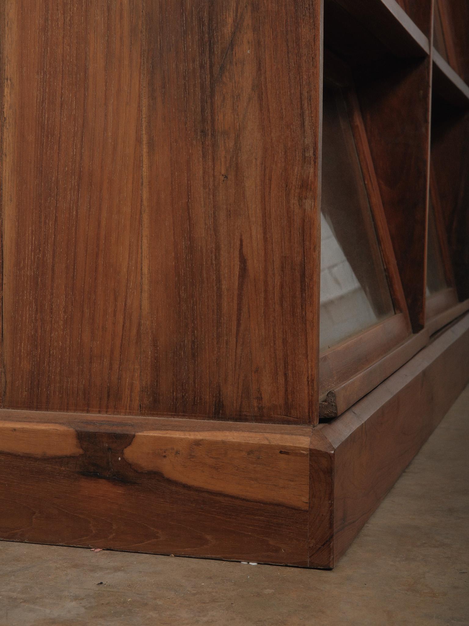 Armoire à glace en bois style avocat en vente 2