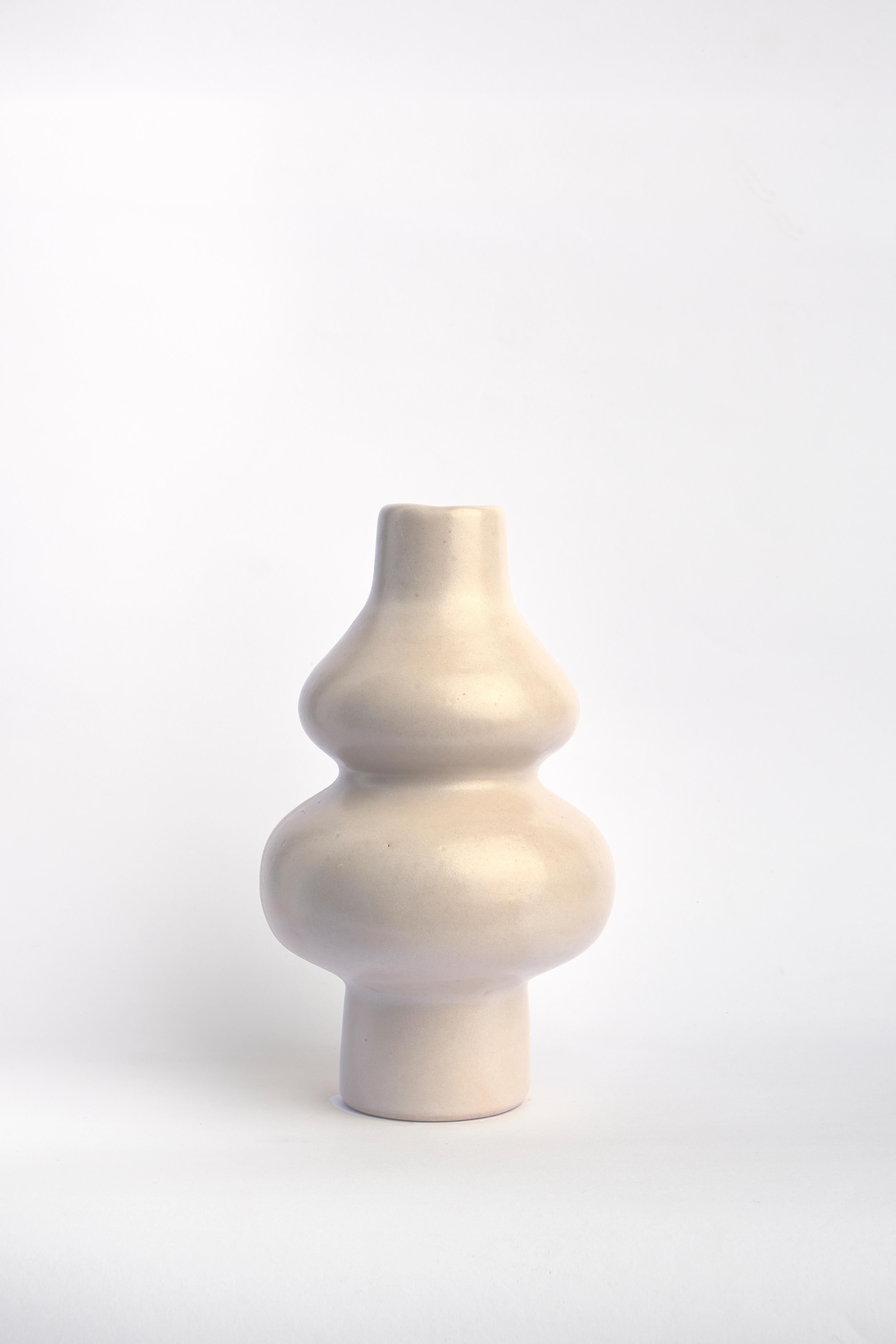 Post-Modern Barro Tostado Femme I Vase by Camila Apaez For Sale