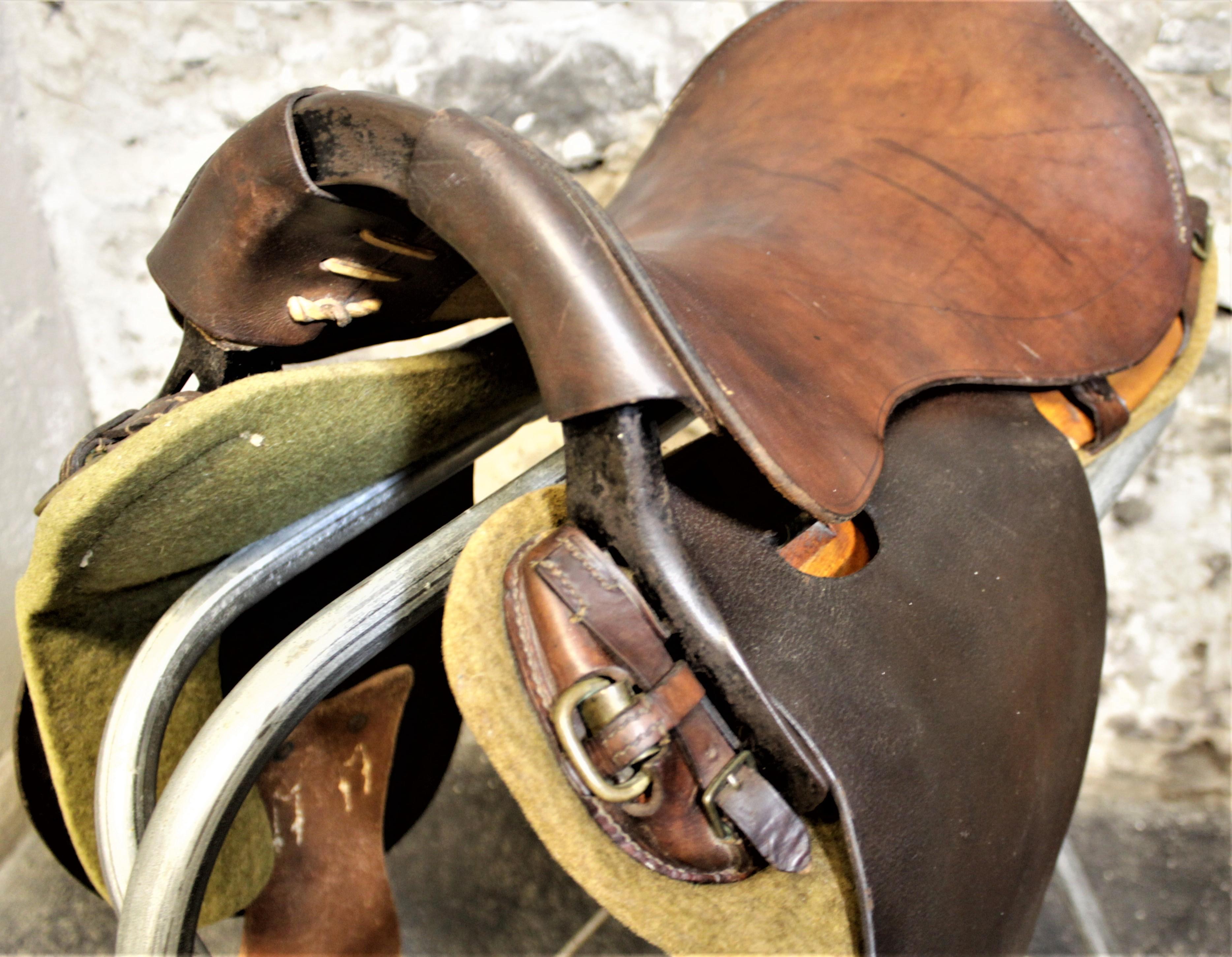 Barrow, Hepburn & Gale British Military Universal Pattern Horse Saddle In Good Condition In Hamilton, Ontario