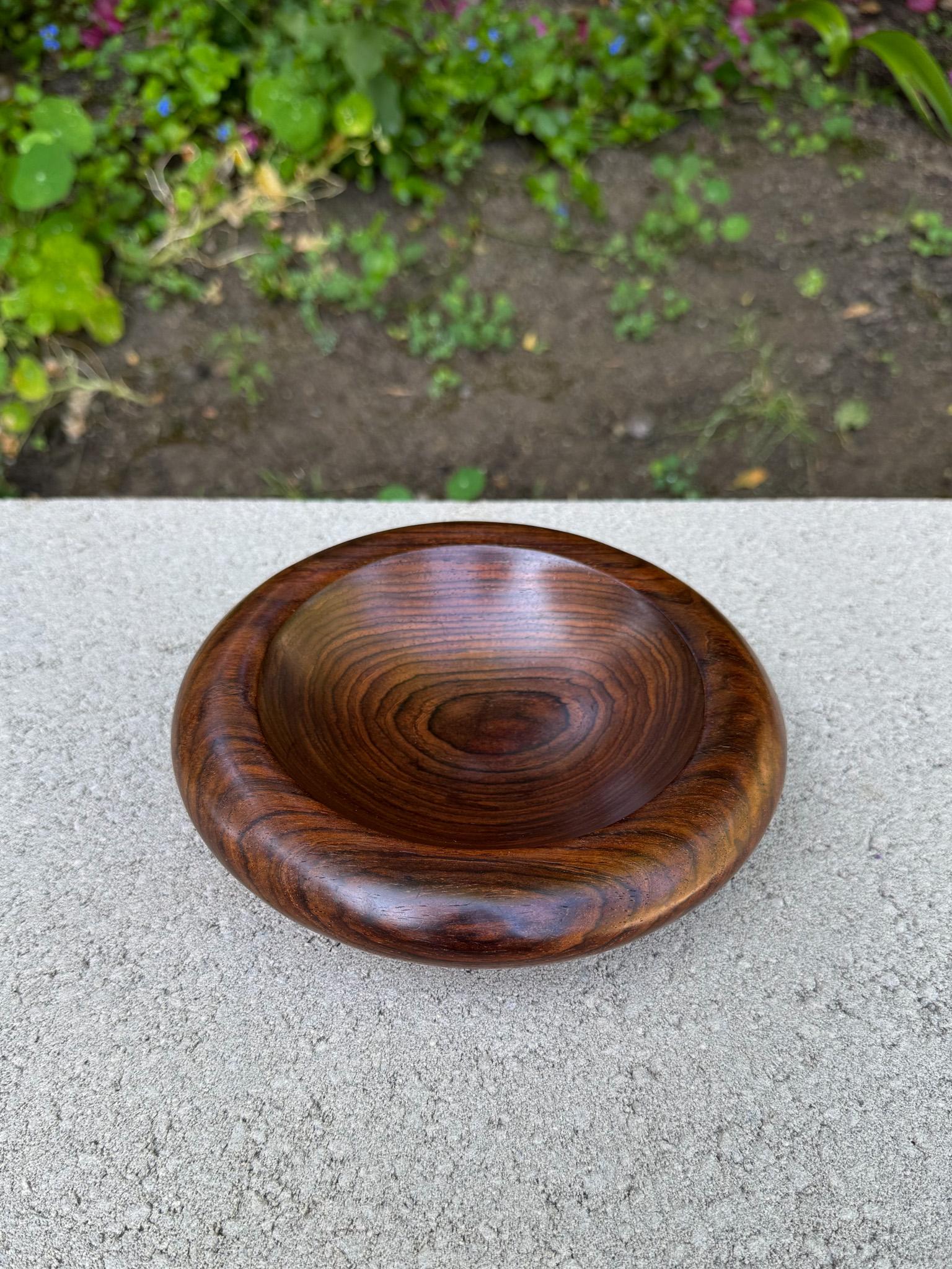 Costaricano Barry Biesanz Ciotola in legno massiccio di cocobolo lavorata a mano, Costa Rica, 2000 in vendita