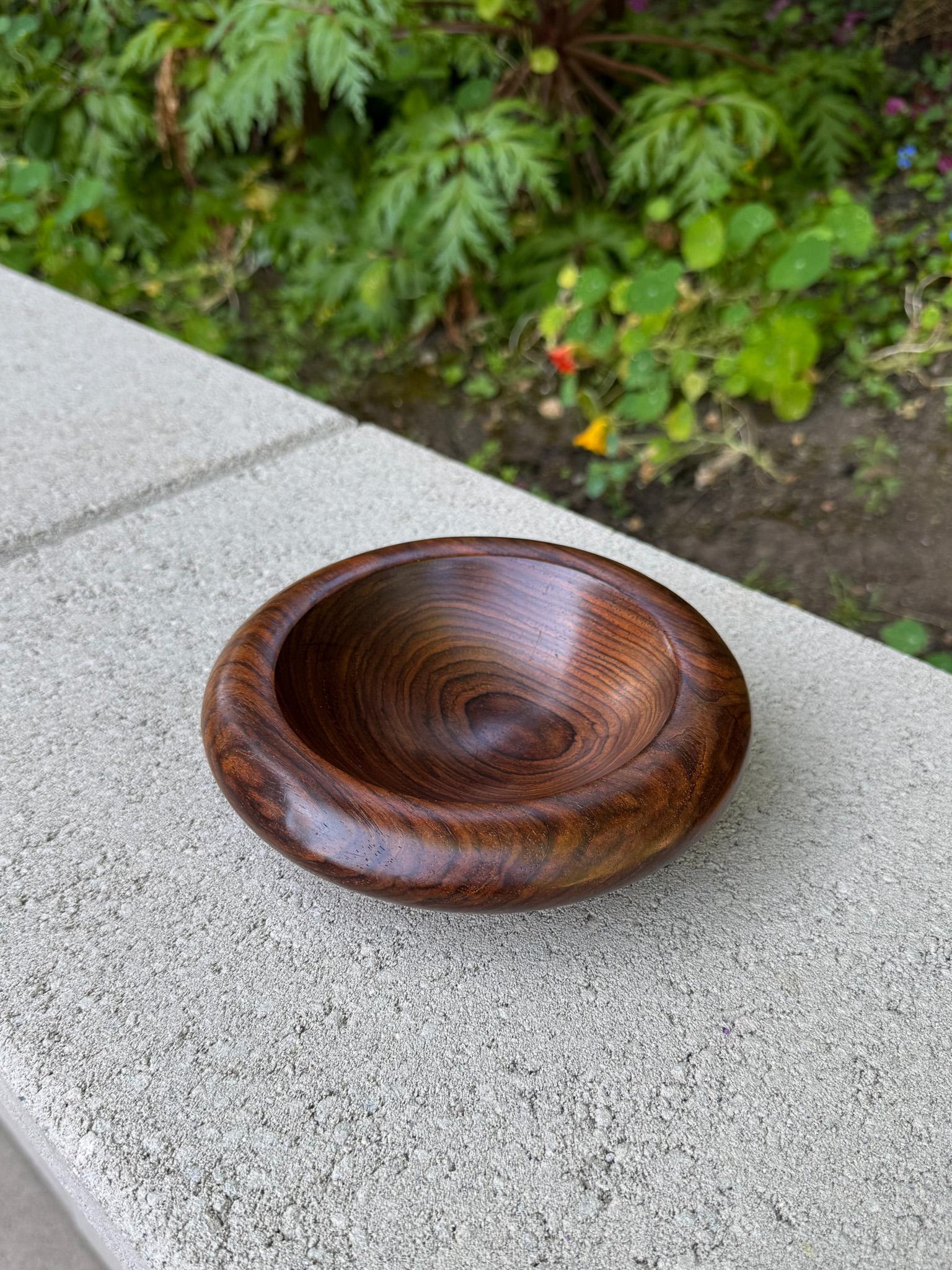Fatto a mano Barry Biesanz Ciotola in legno massiccio di cocobolo lavorata a mano, Costa Rica, 2000 in vendita